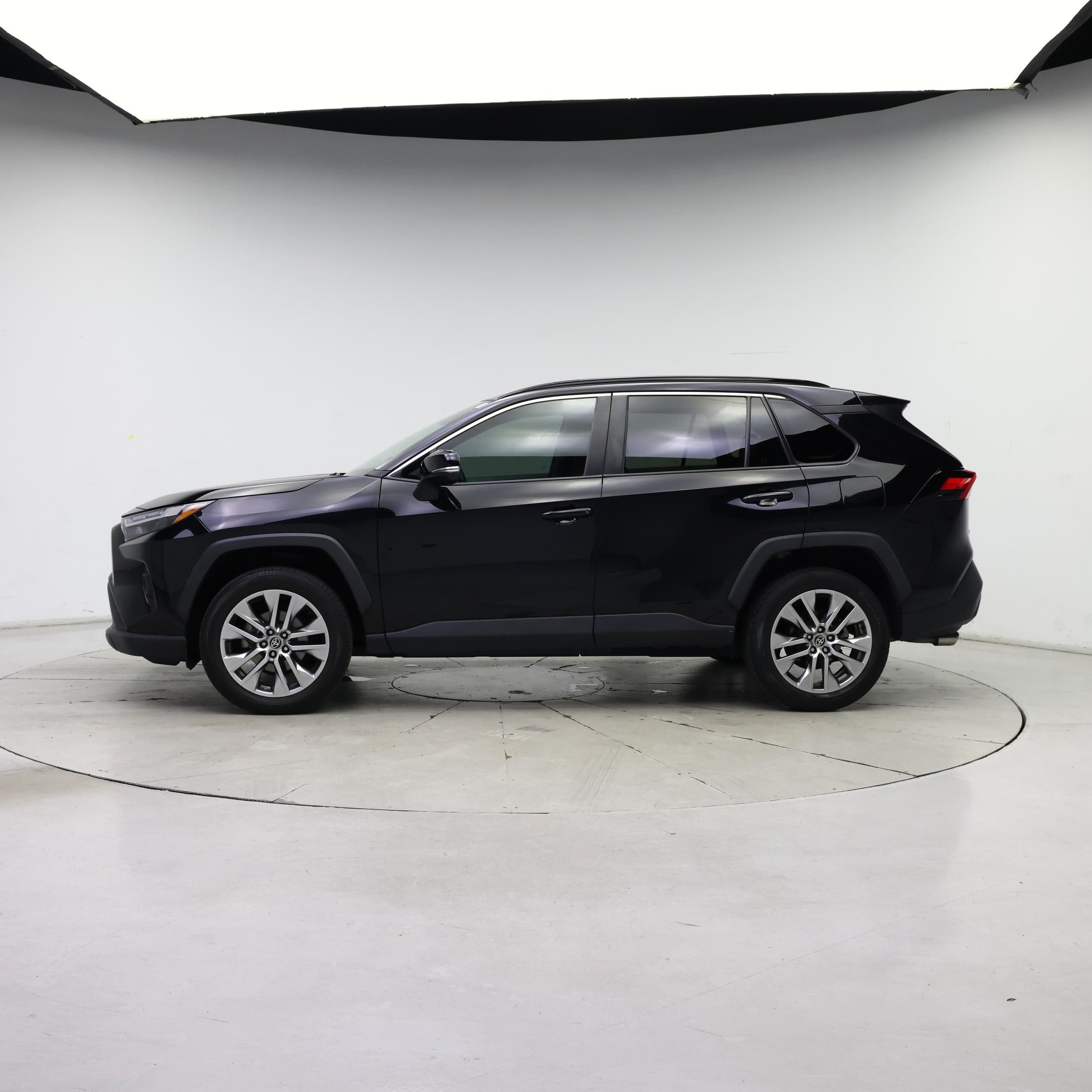 Thumbnail: 2022 Toyota RAV4 - 3