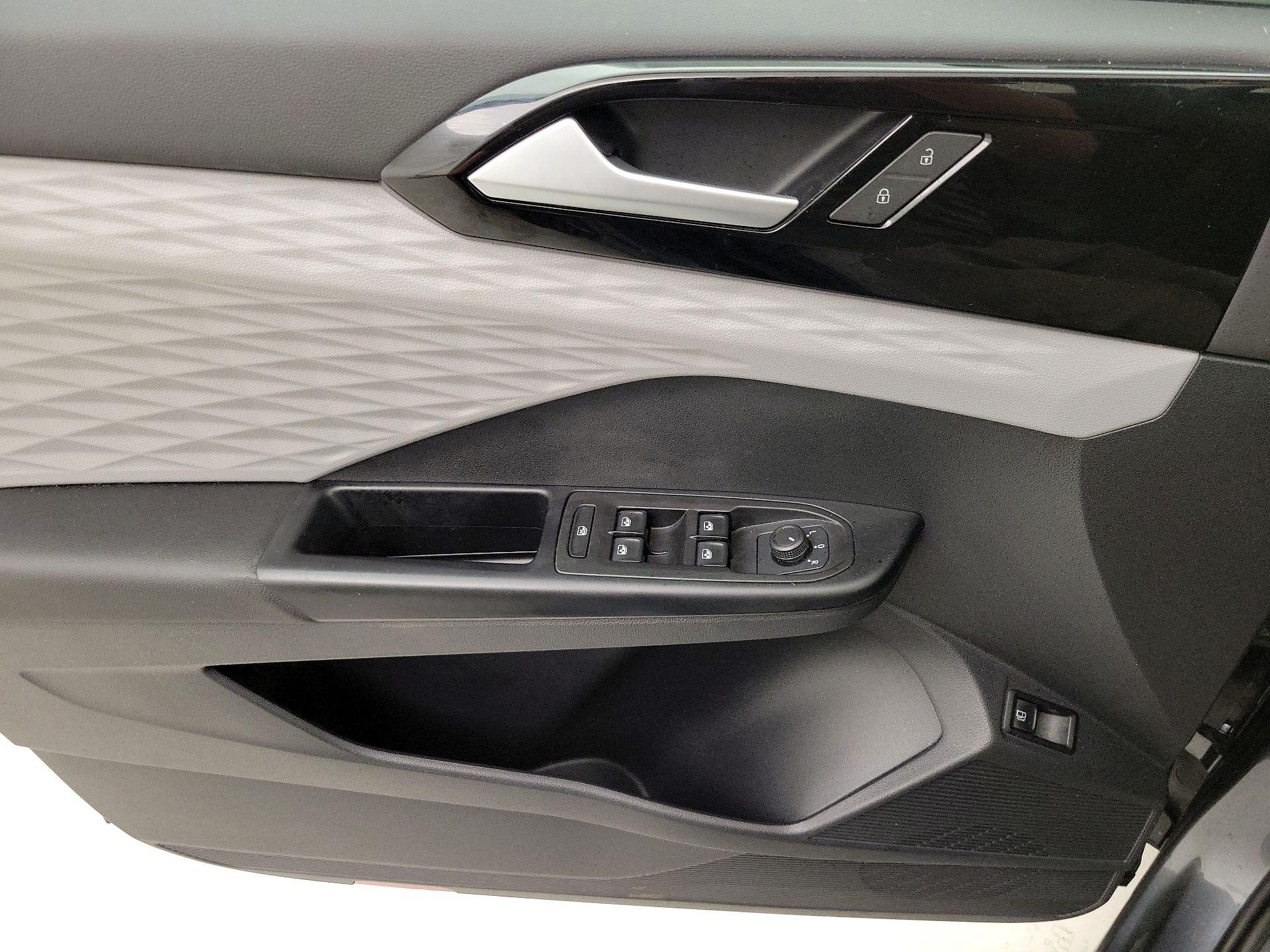 Thumbnail: 2022 Volkswagen Taos - 12