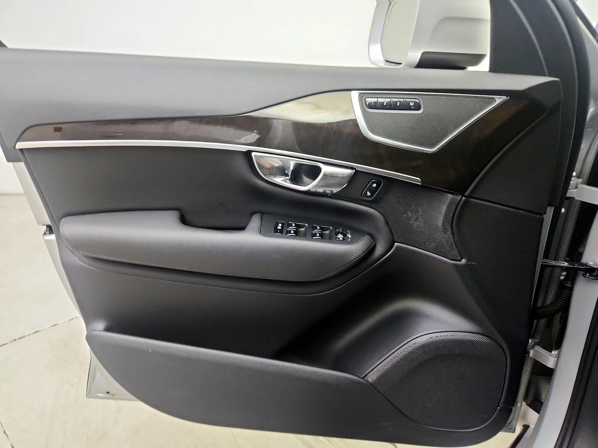Thumbnail: 2017 Volvo XC90 - 12