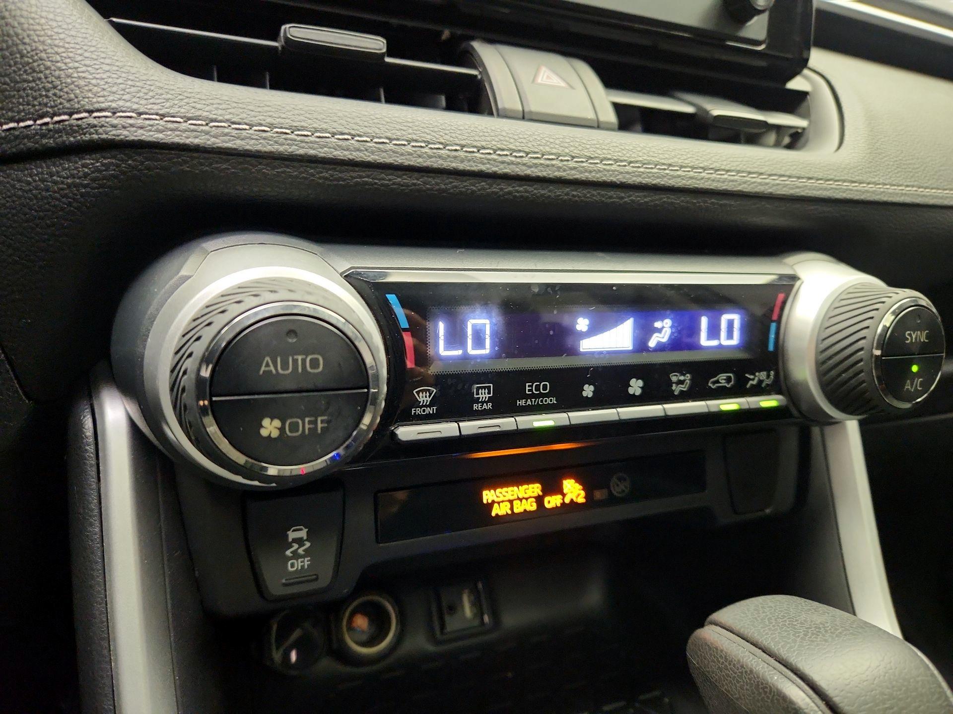 Thumbnail: 2019 Toyota RAV4 - 16