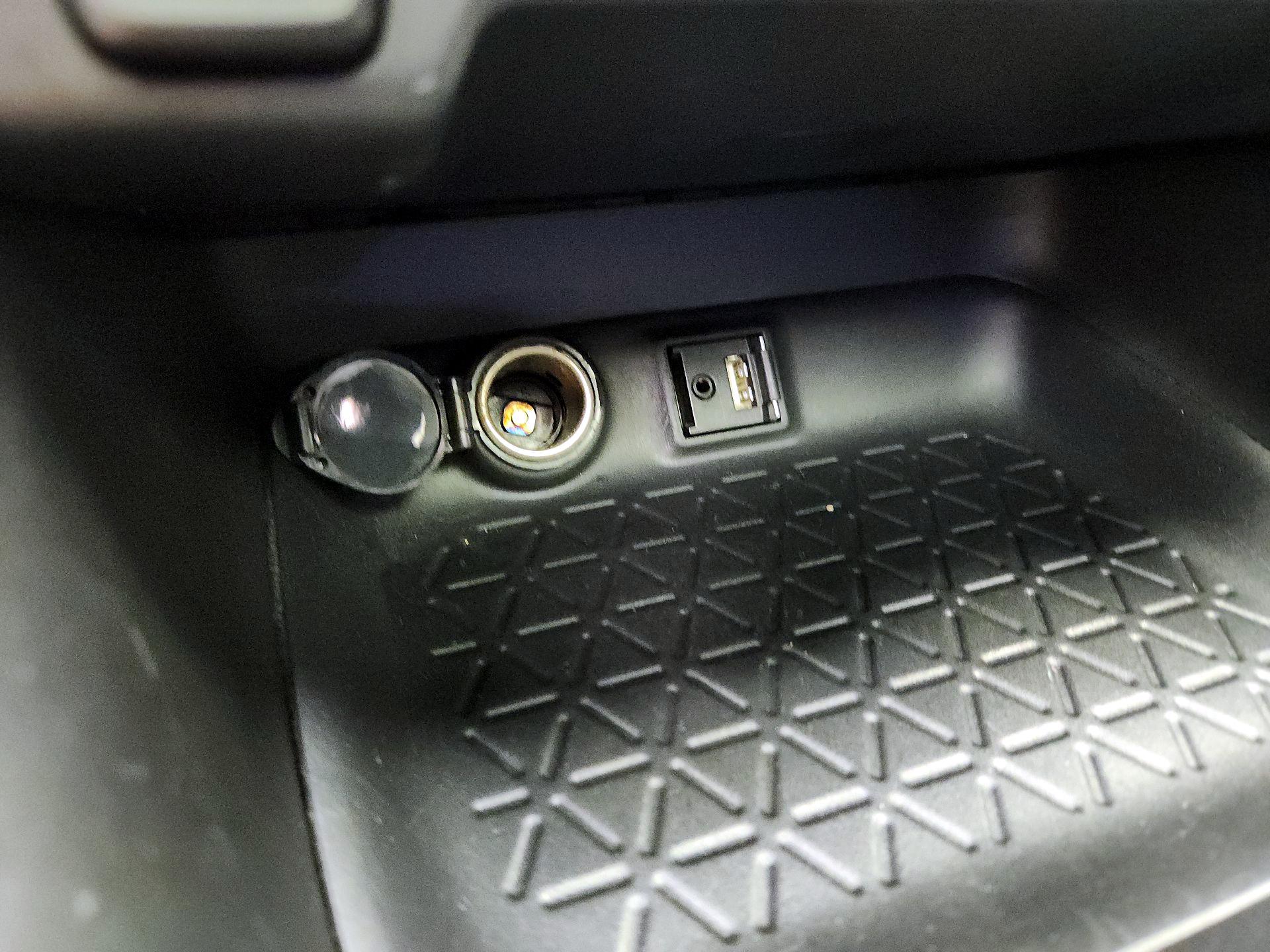 Thumbnail: 2019 Toyota RAV4 - 18