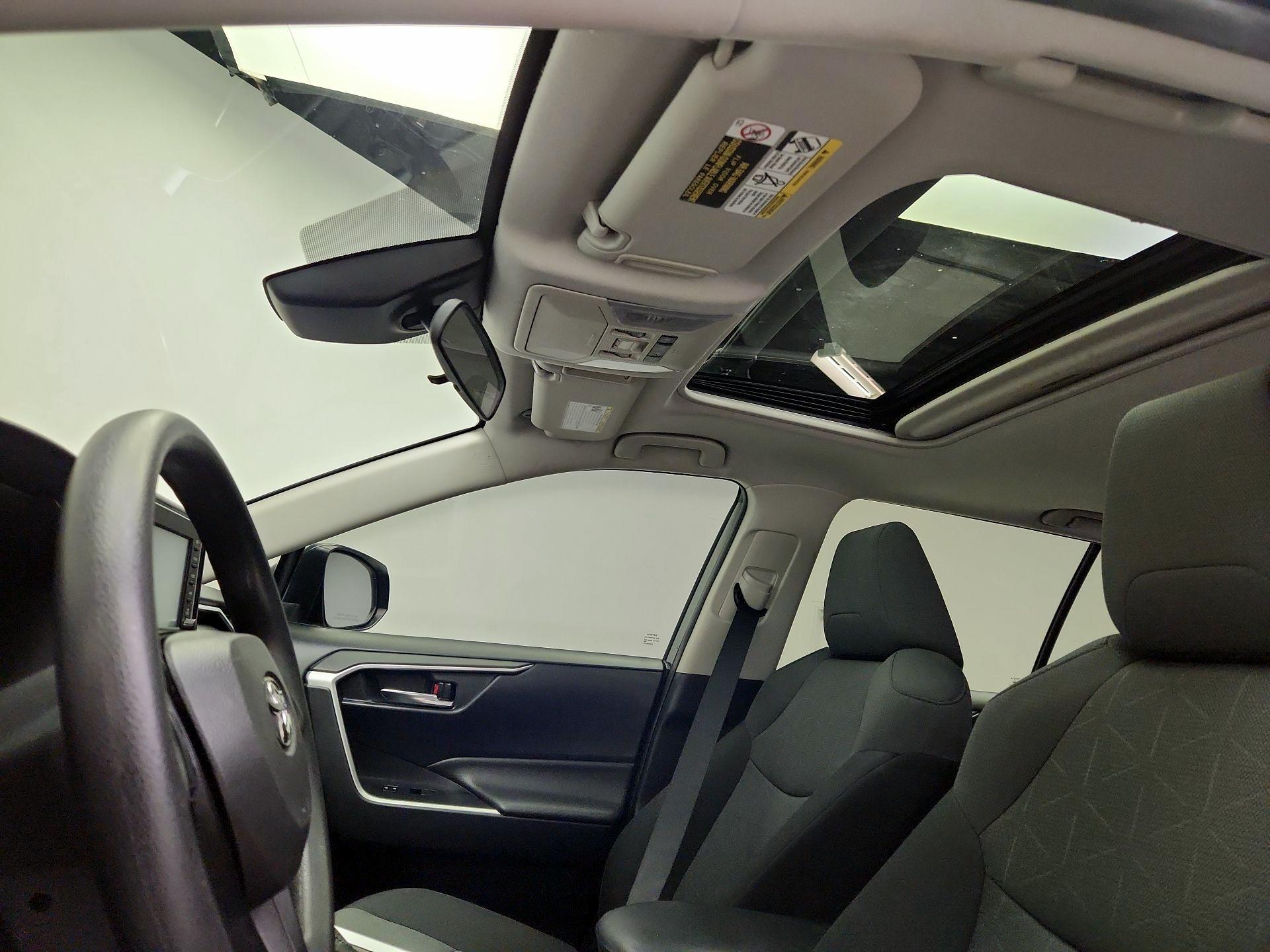 Thumbnail: 2019 Toyota RAV4 - 19