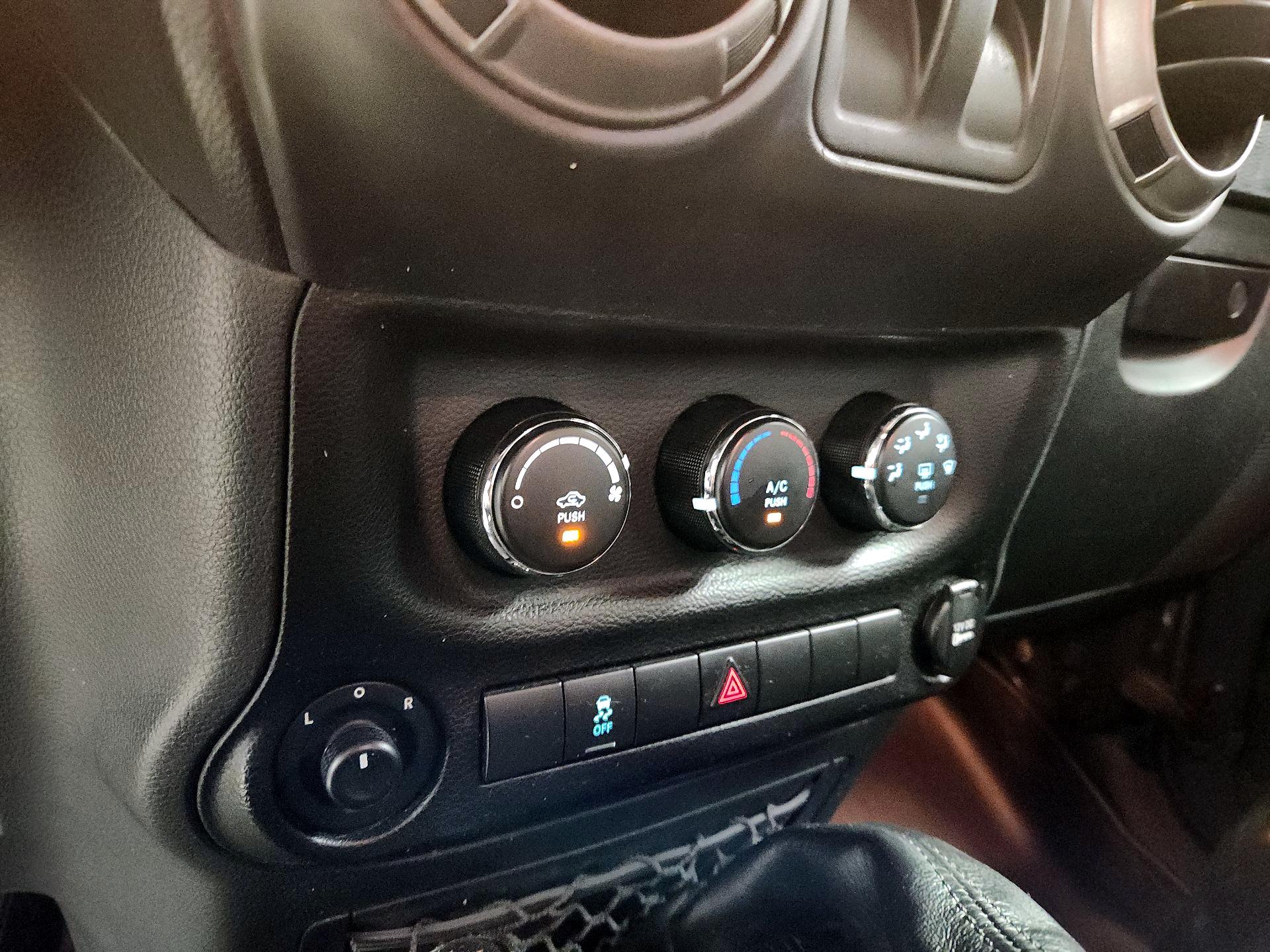 Thumbnail: 2018 Jeep Wrangler - 14