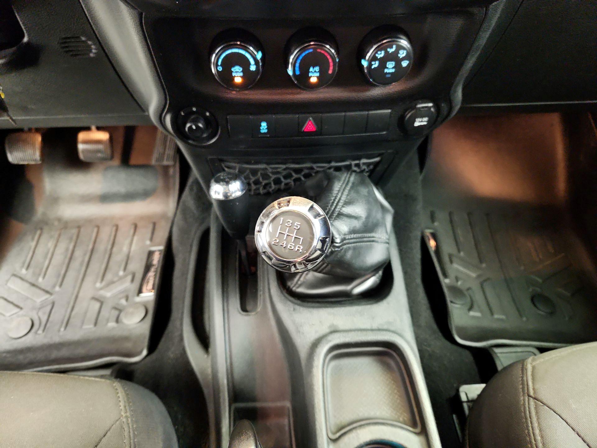 Thumbnail: 2018 Jeep Wrangler - 15
