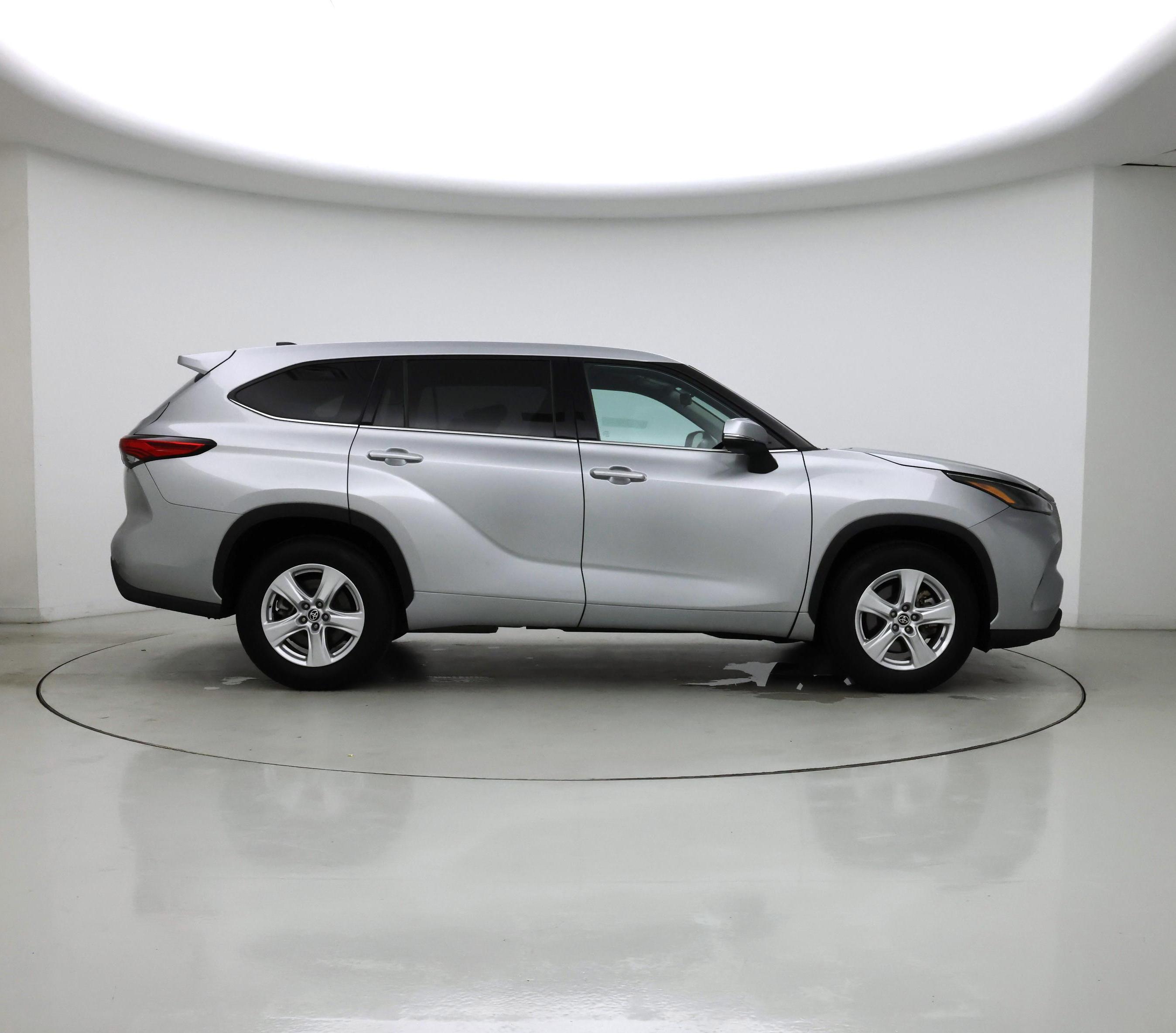 Thumbnail: 2022 Toyota Highlander - 4