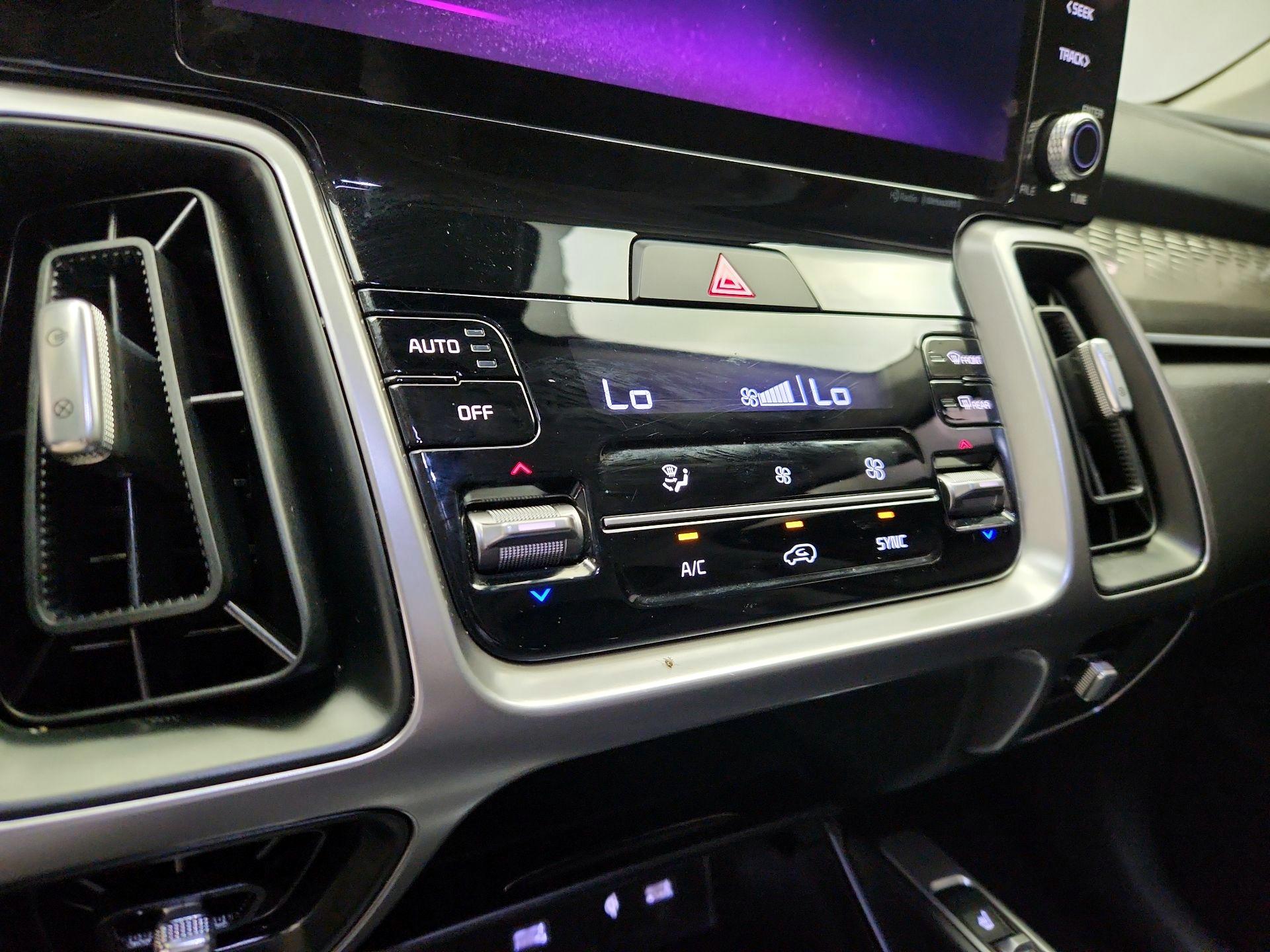 Thumbnail: 2023 Kia Sorento - 17