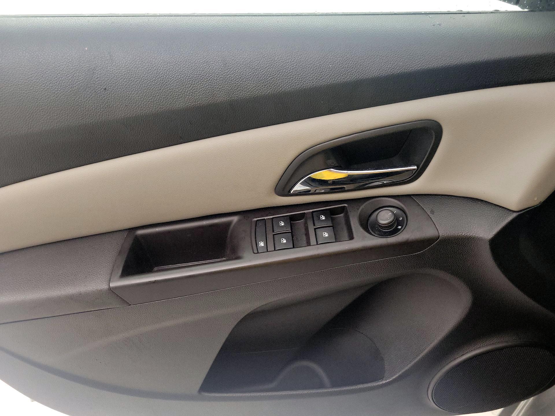 Thumbnail: 2014 Chevrolet Cruze - 12