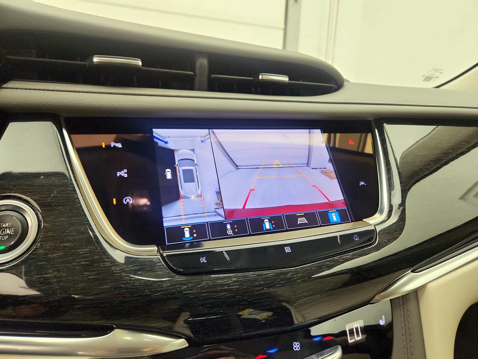Thumbnail: 2021 Cadillac XT6 - 14