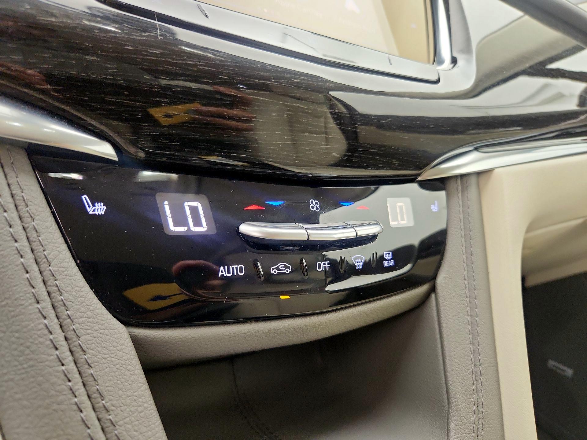 Thumbnail: 2021 Cadillac XT6 - 16