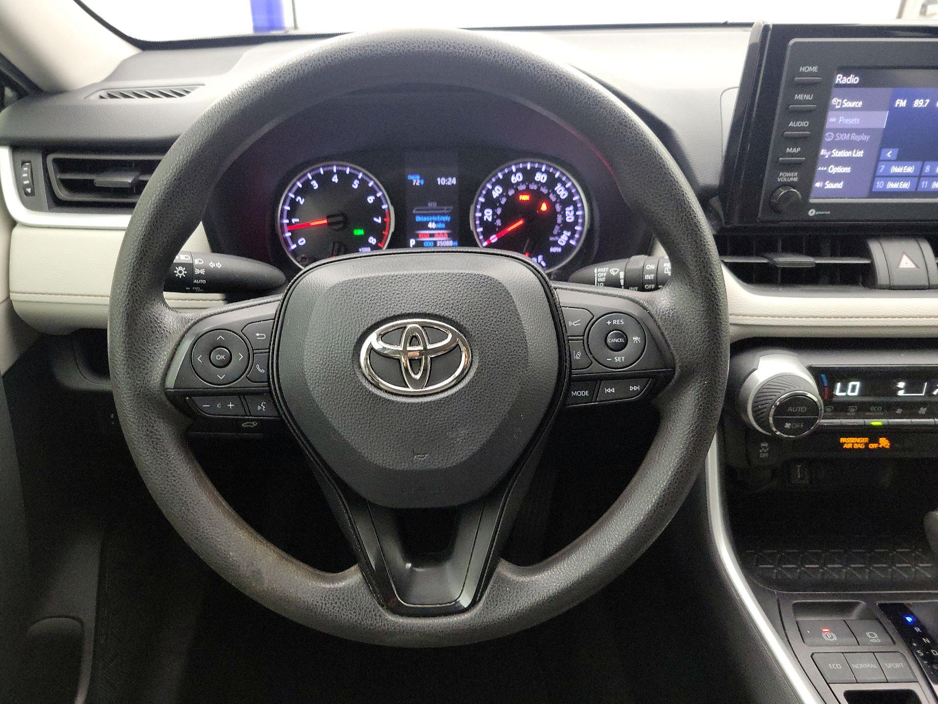 Thumbnail: 2022 Toyota RAV4 - 10