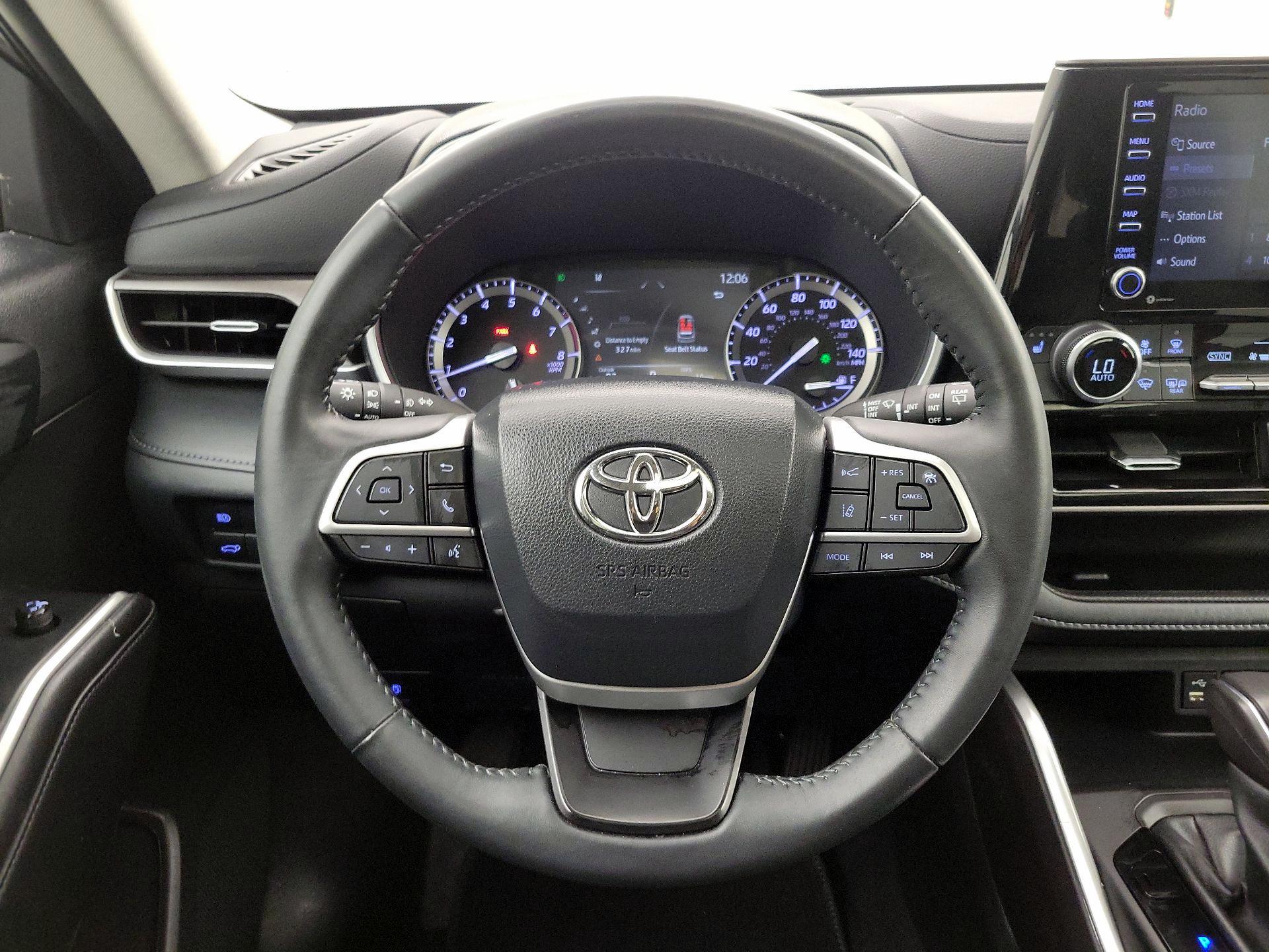 Thumbnail: 2022 Toyota Highlander - 10