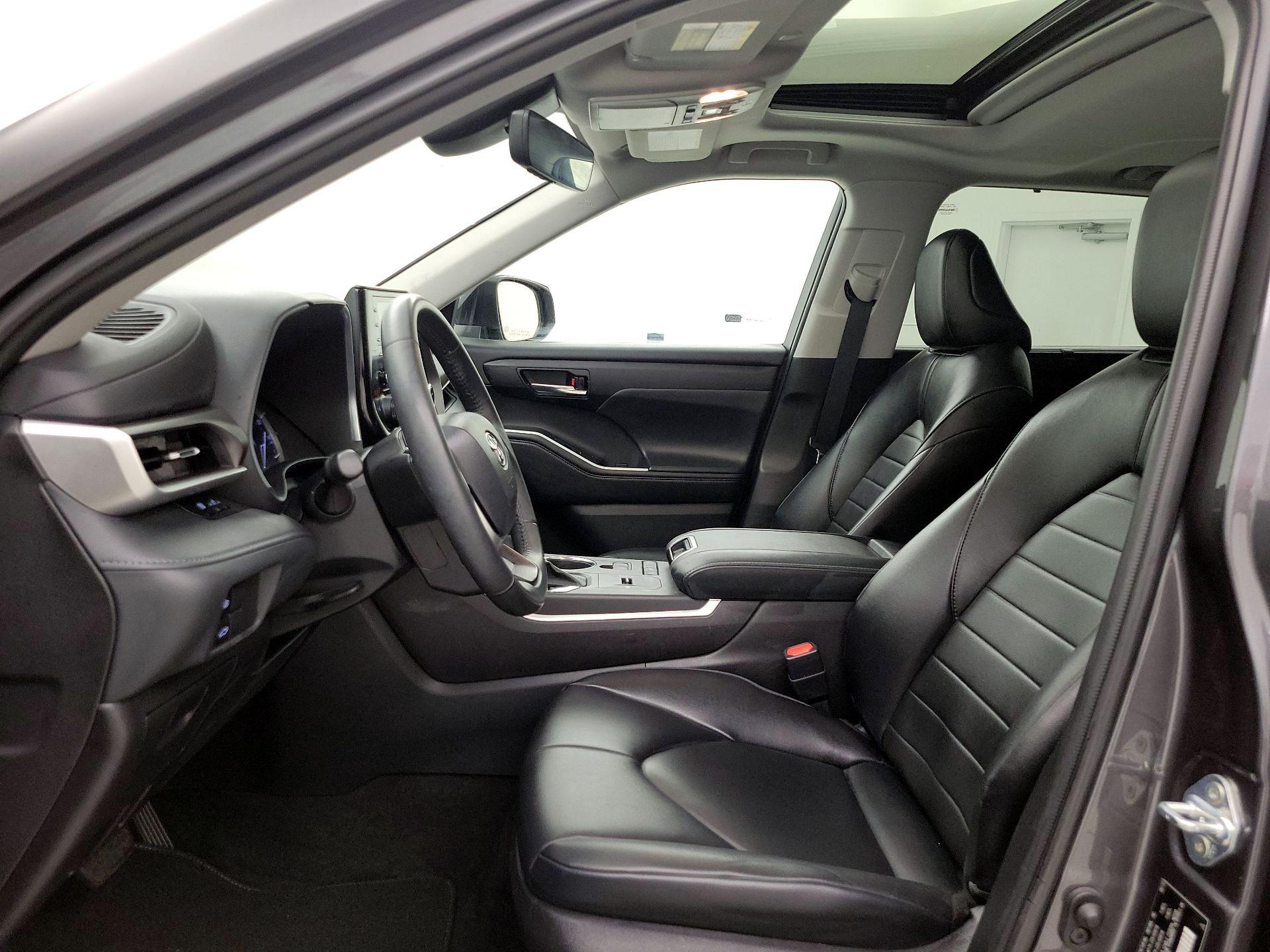 Thumbnail: 2022 Toyota Highlander - 11
