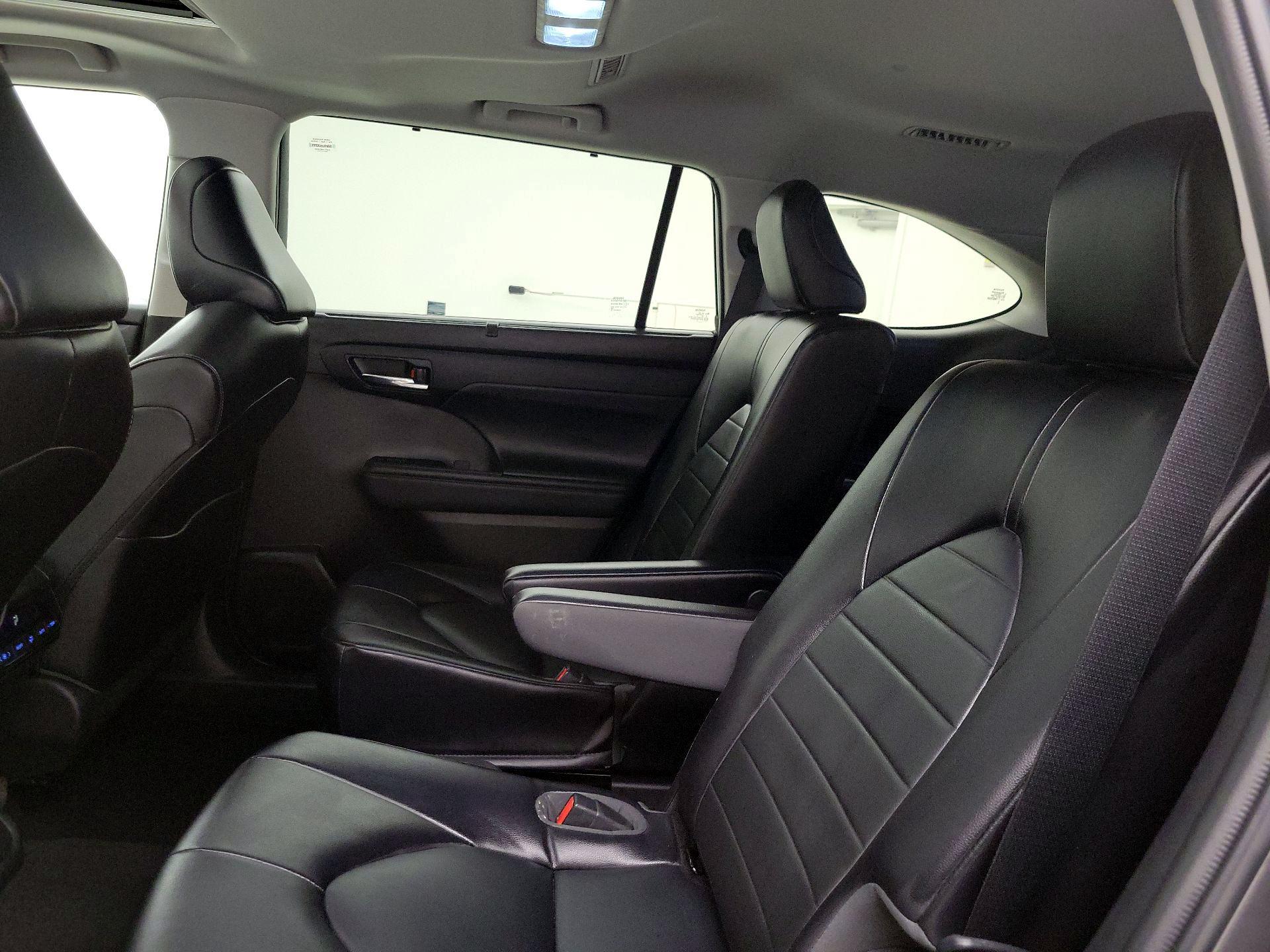 Thumbnail: 2022 Toyota Highlander - 20