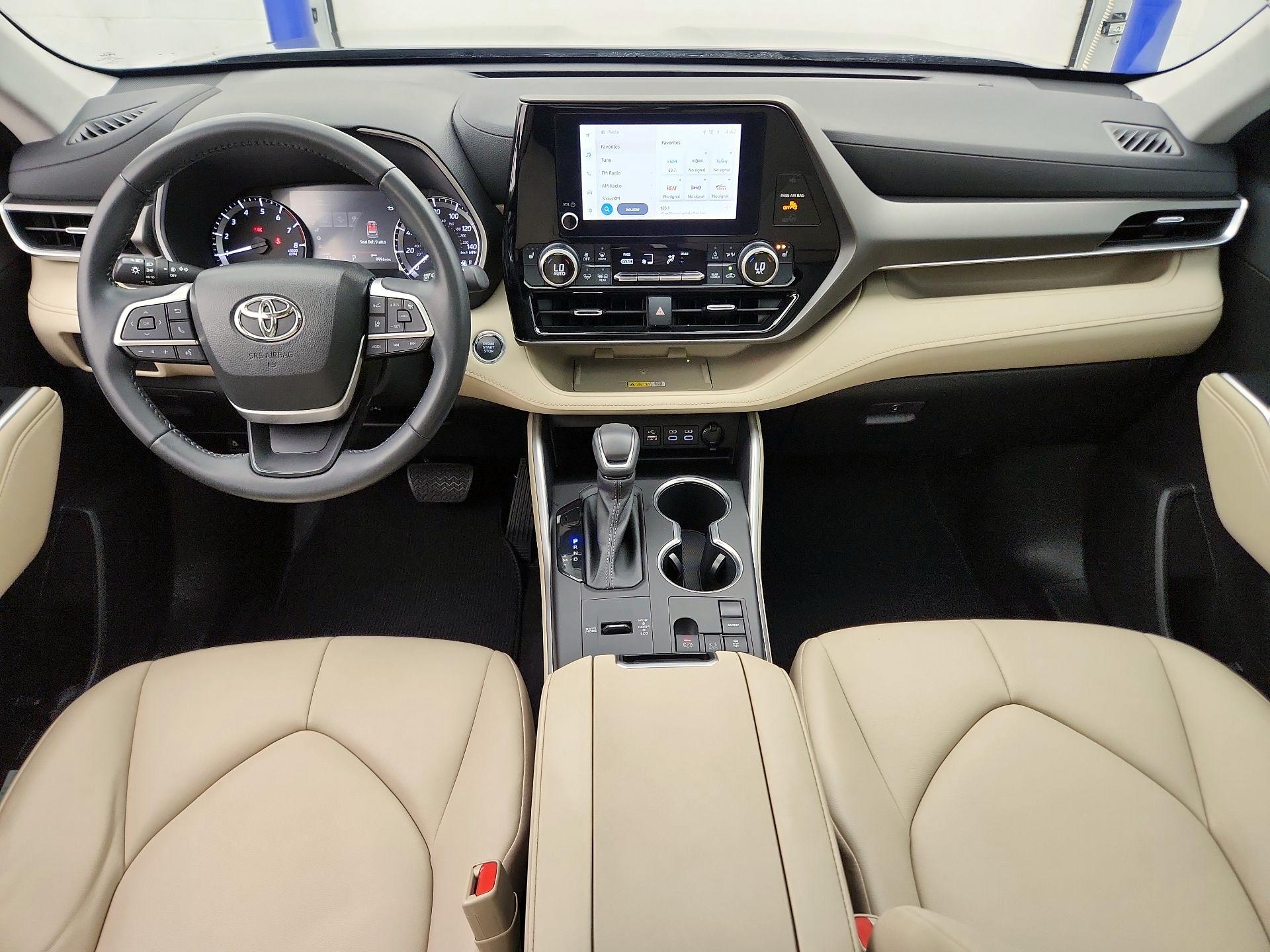 Thumbnail: 2023 Toyota Highlander - 9