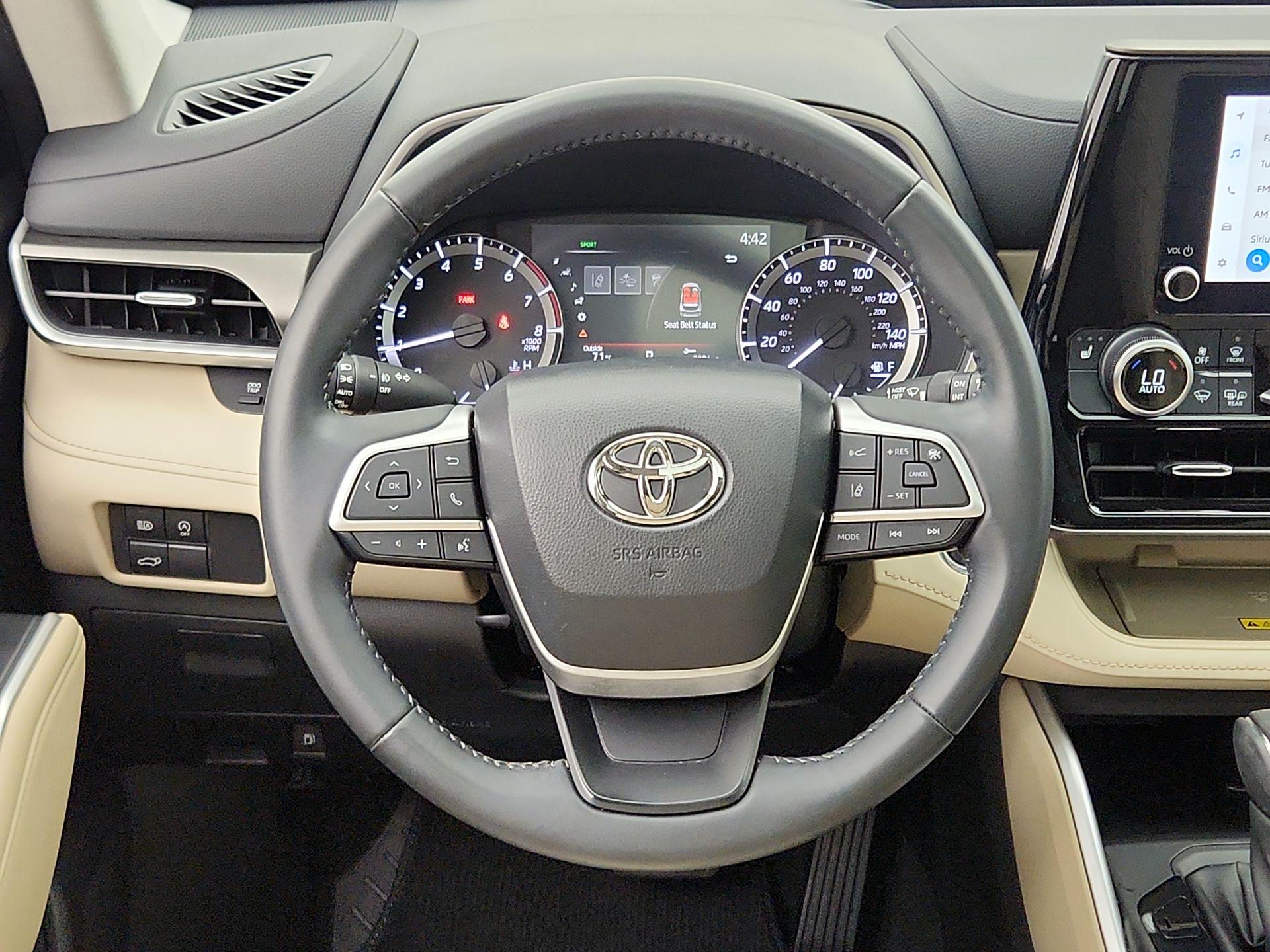 Thumbnail: 2023 Toyota Highlander - 10