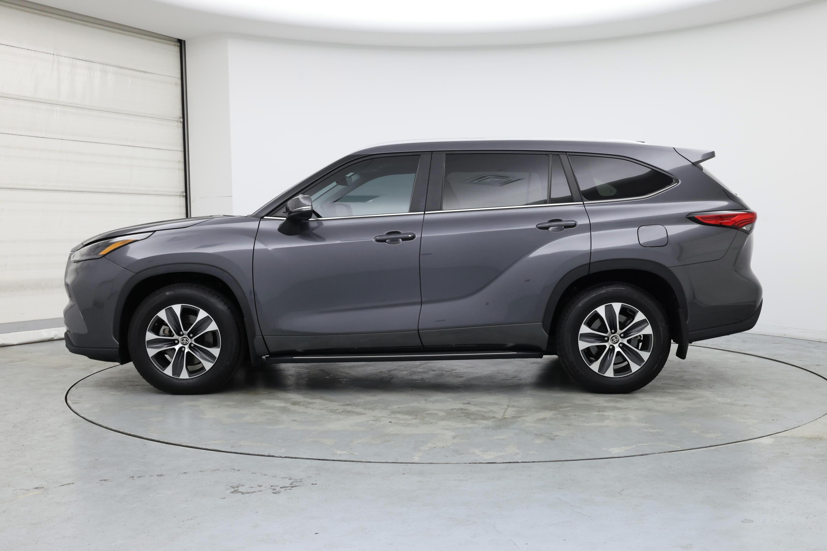 Thumbnail: 2023 Toyota Highlander - 3