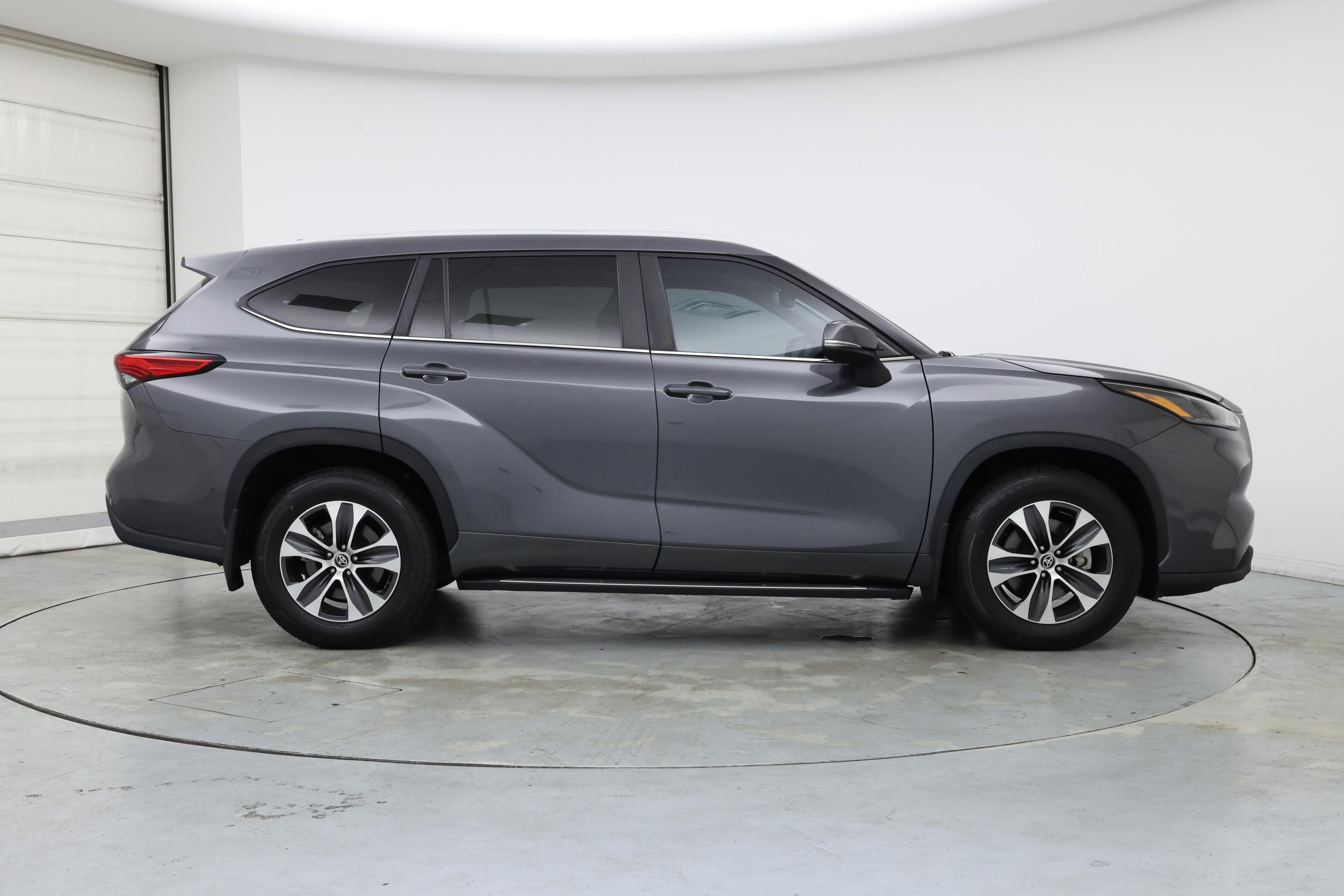 Thumbnail: 2023 Toyota Highlander - 7