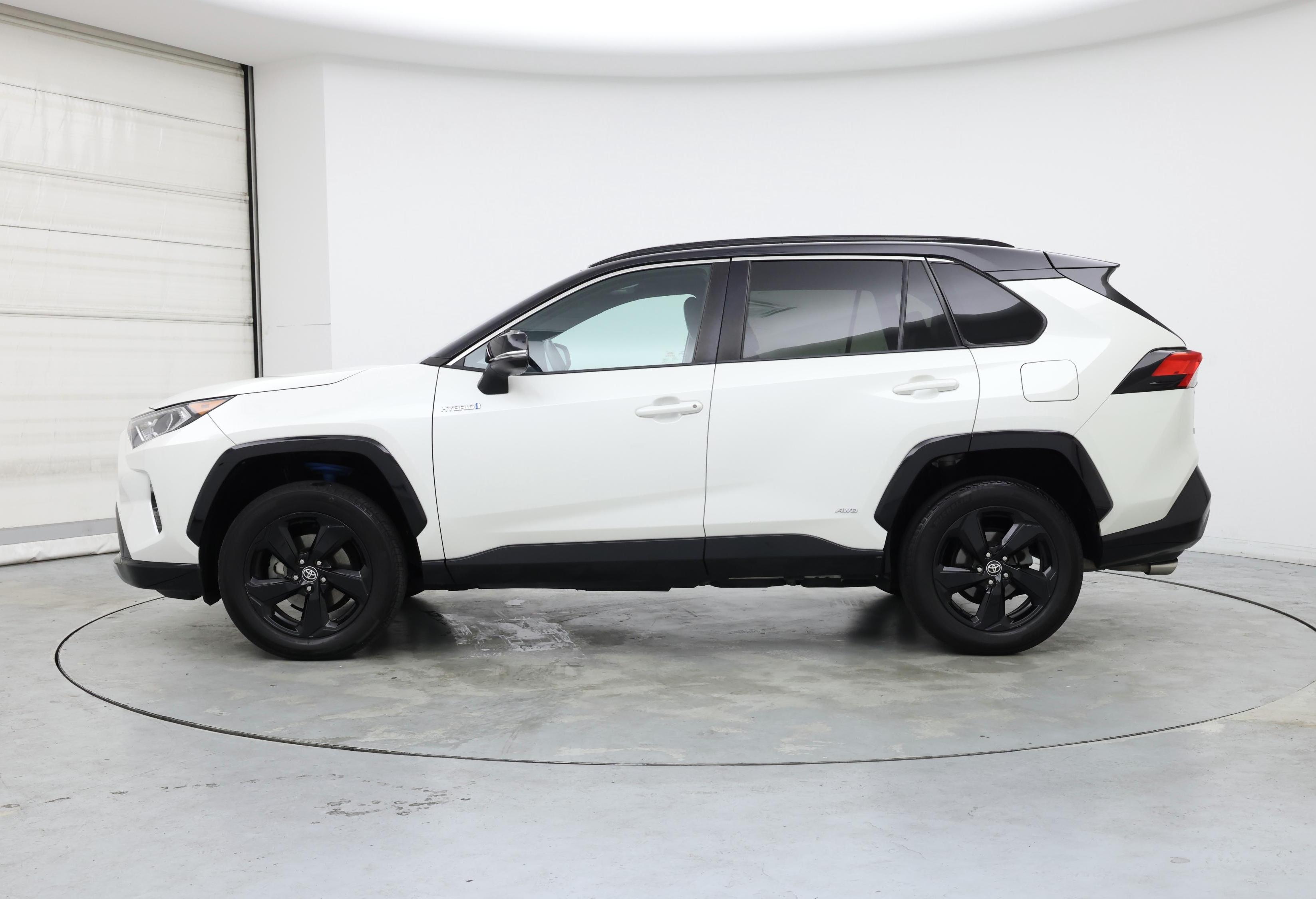 Thumbnail: 2021 Toyota RAV4 - 3