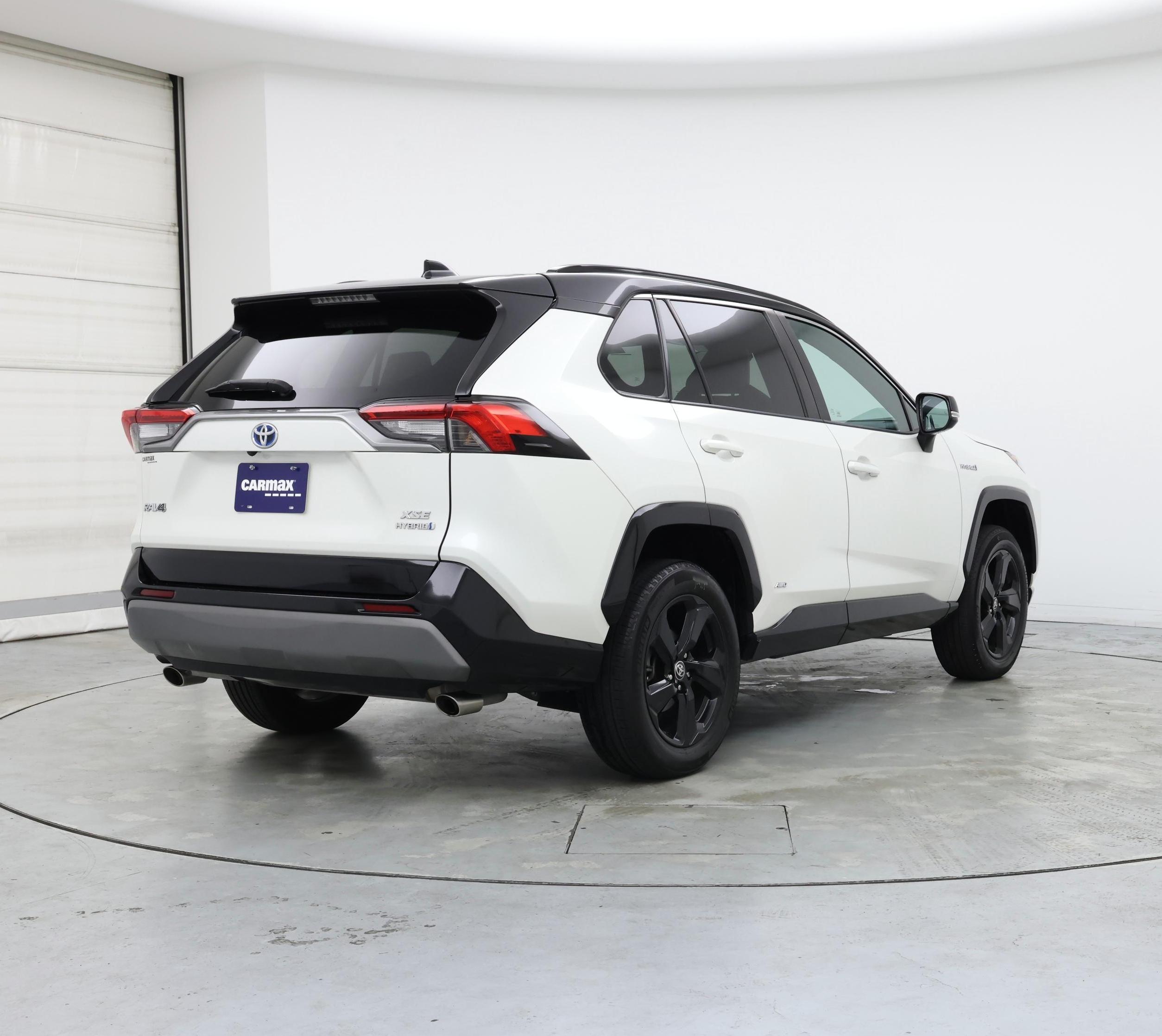Thumbnail: 2021 Toyota RAV4 - 8