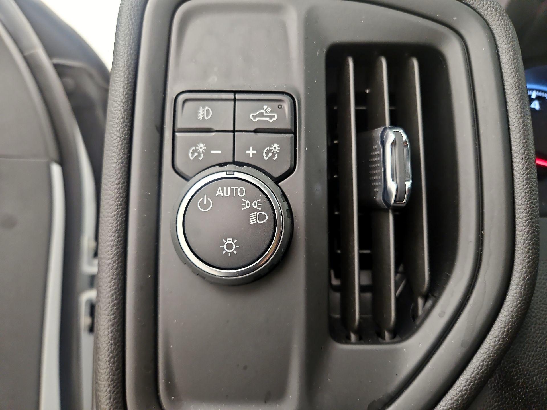 Thumbnail: 2022 Chevrolet Silverado 1500 - 13