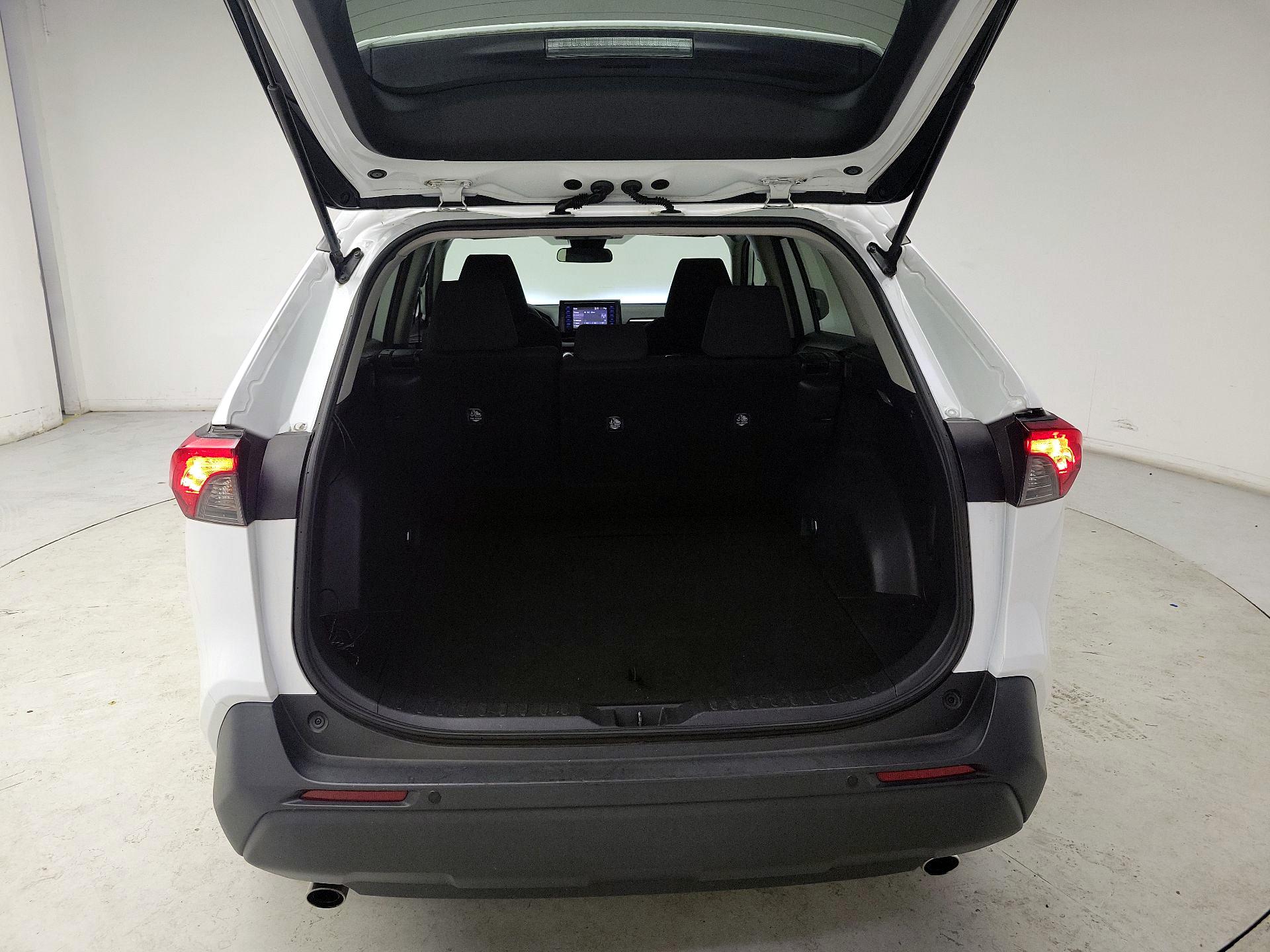 Thumbnail: 2020 Toyota RAV4 - 20