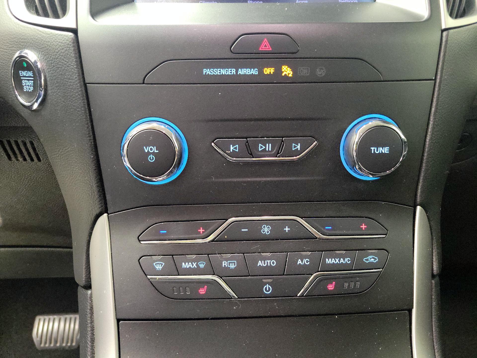 Thumbnail: 2019 Ford Edge - 16