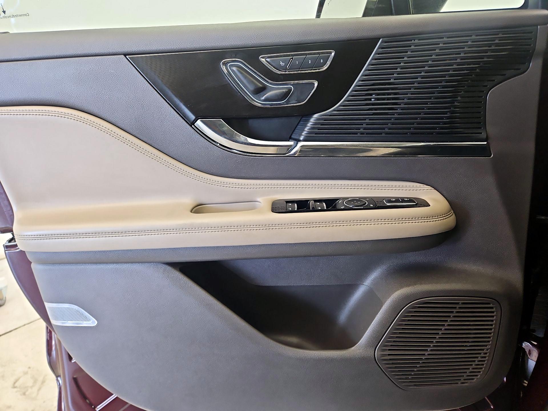 Thumbnail: 2020 Lincoln Corsair - 12