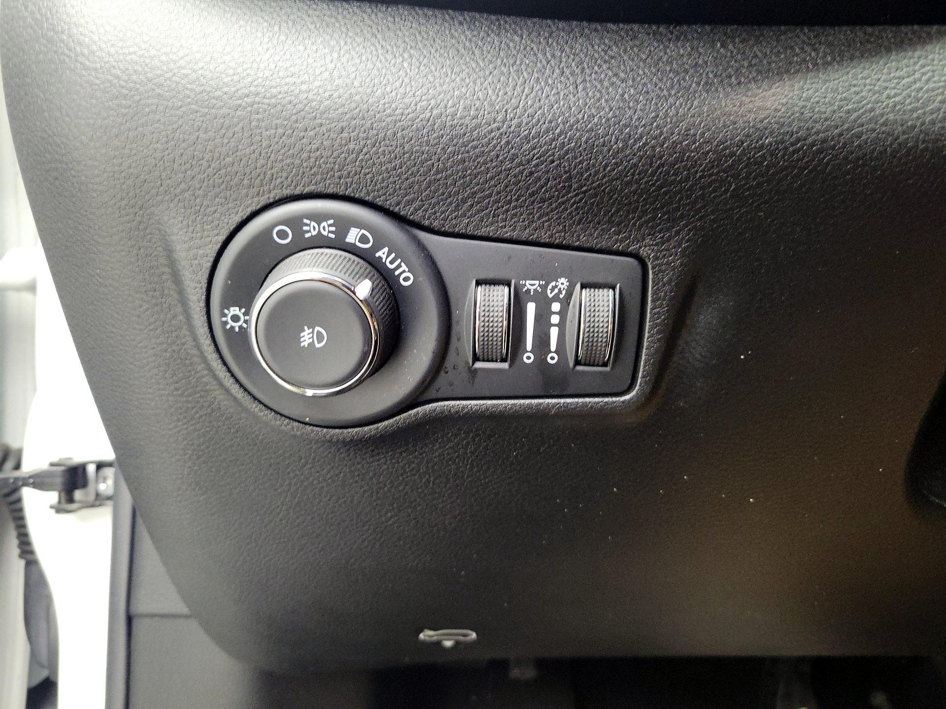 Thumbnail: 2022 Jeep Compass - 13