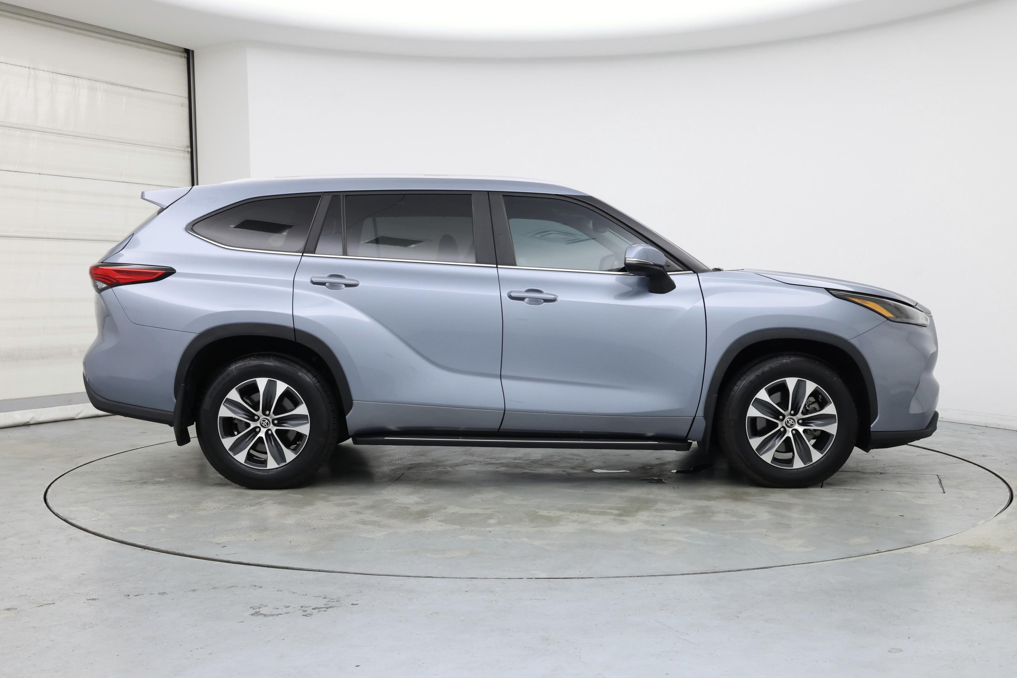 Thumbnail: 2023 Toyota Highlander - 7