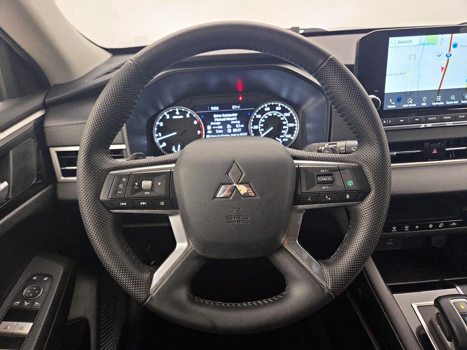 Thumbnail: 2023 Mitsubishi Outlander - 10