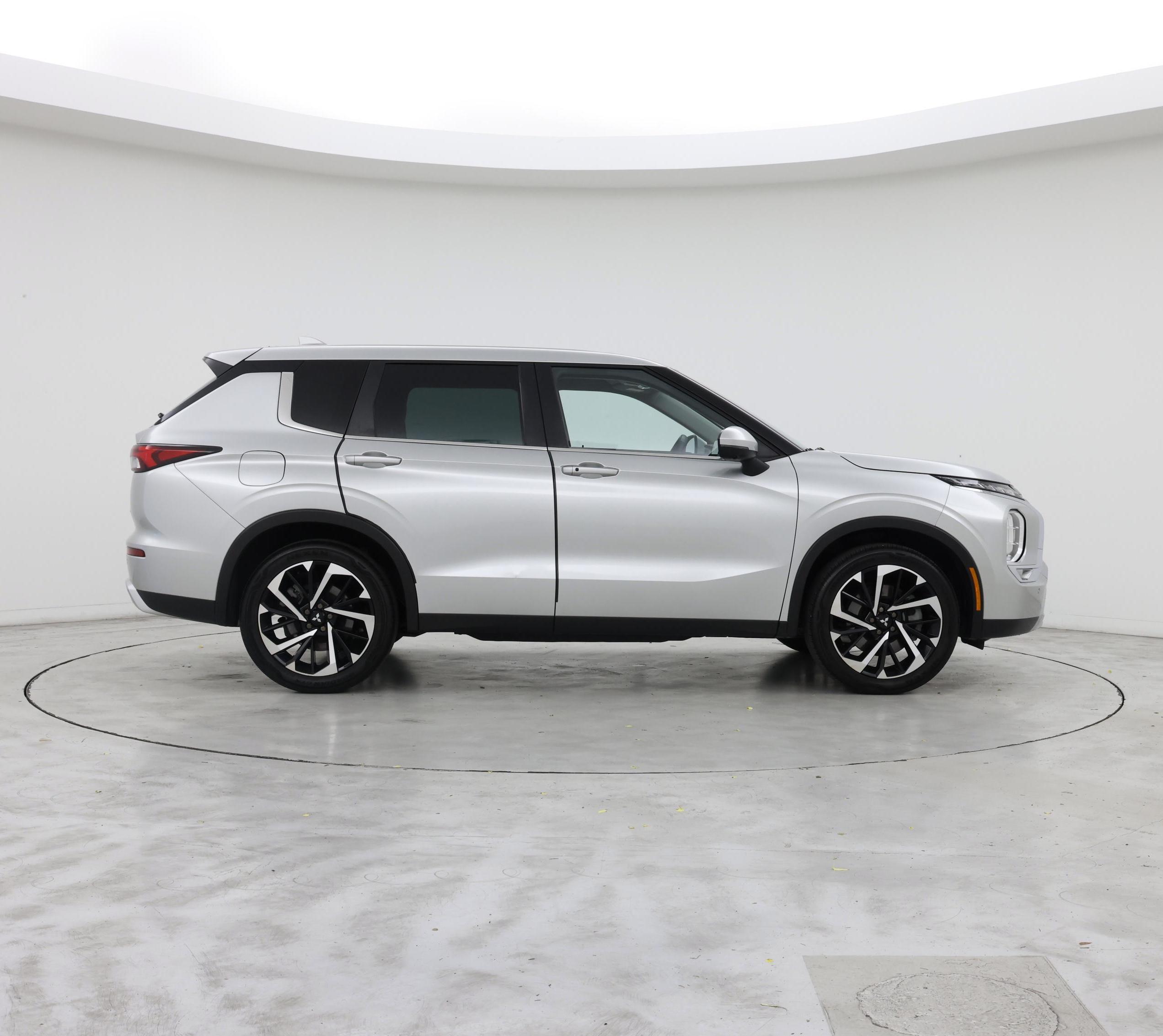Thumbnail: 2023 Mitsubishi Outlander - 7