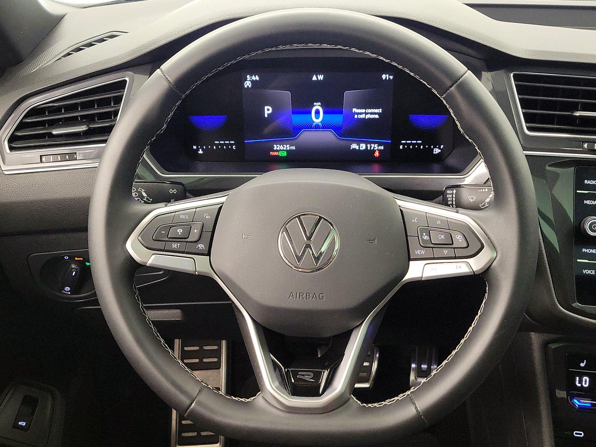 Thumbnail: 2023 Volkswagen Tiguan - 10