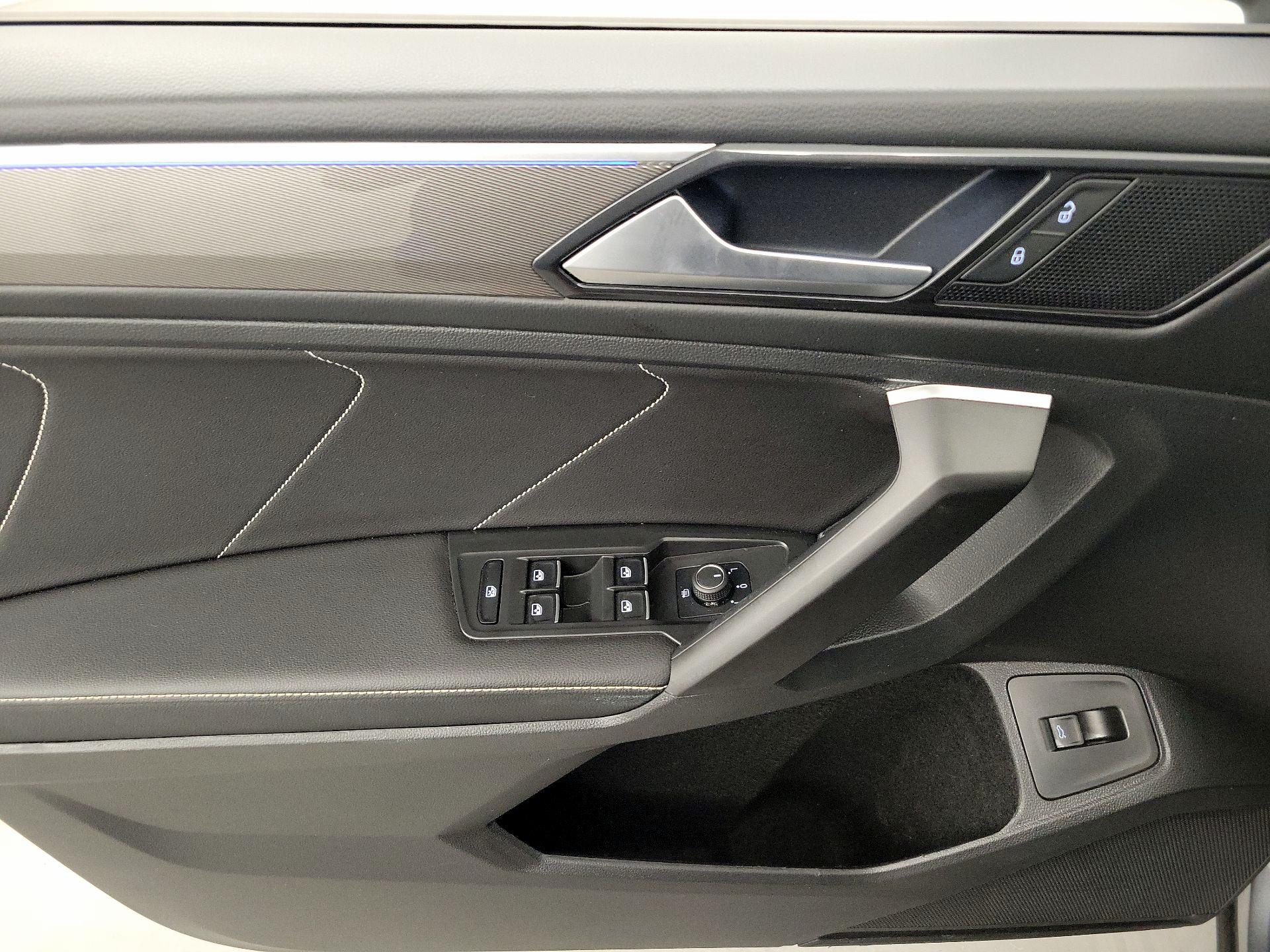 Thumbnail: 2023 Volkswagen Tiguan - 12
