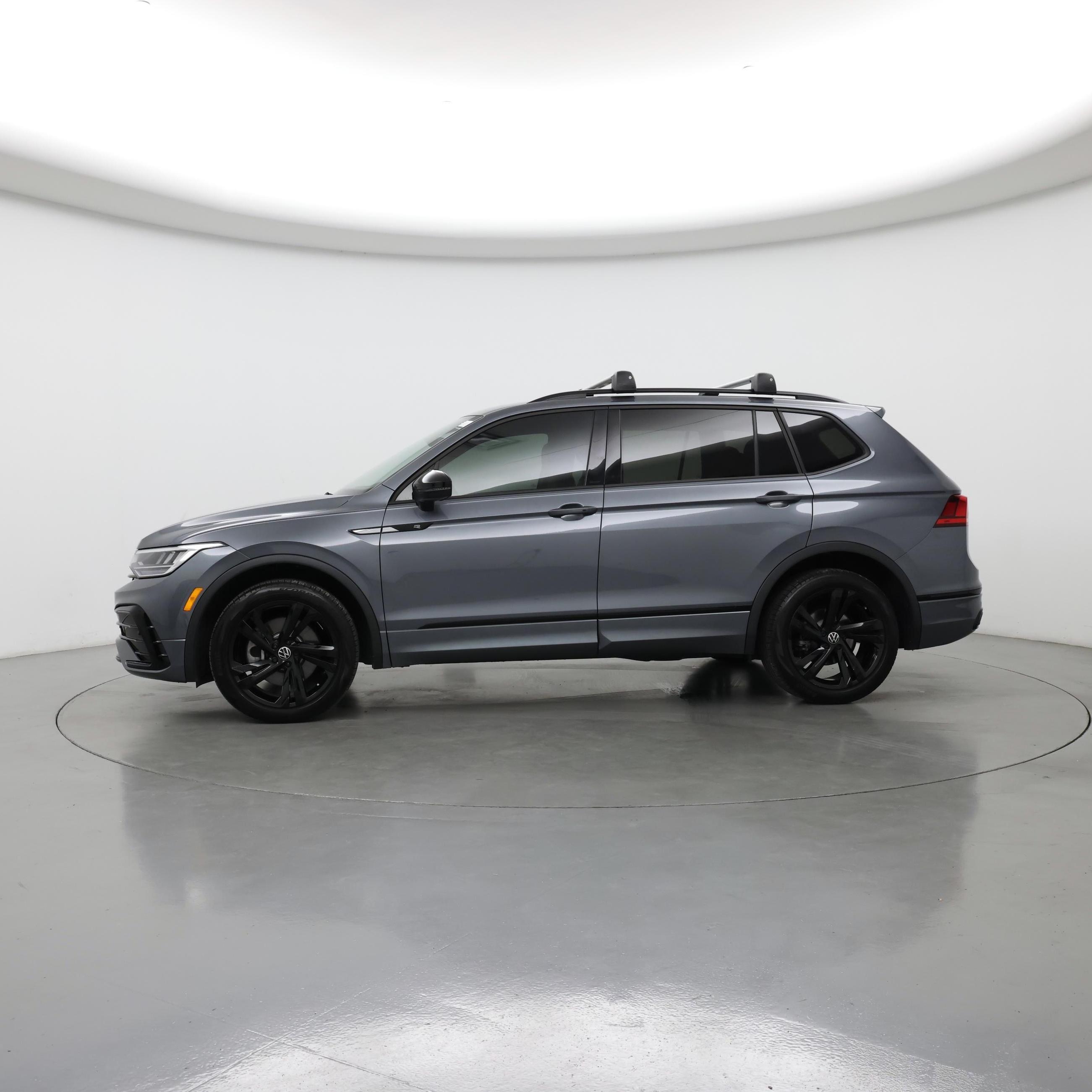 Thumbnail: 2023 Volkswagen Tiguan - 3