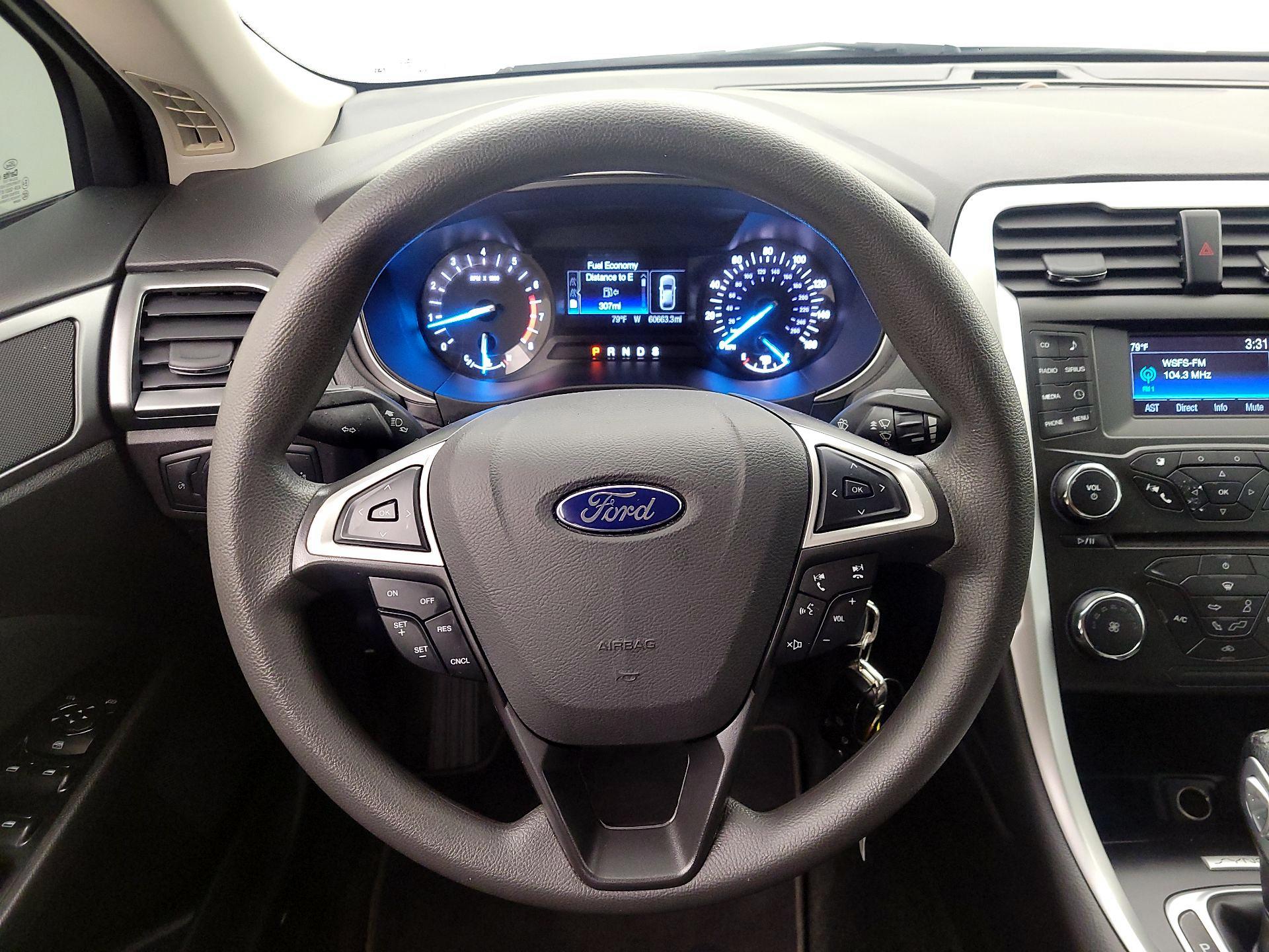 Thumbnail: 2016 Ford Fusion - 10