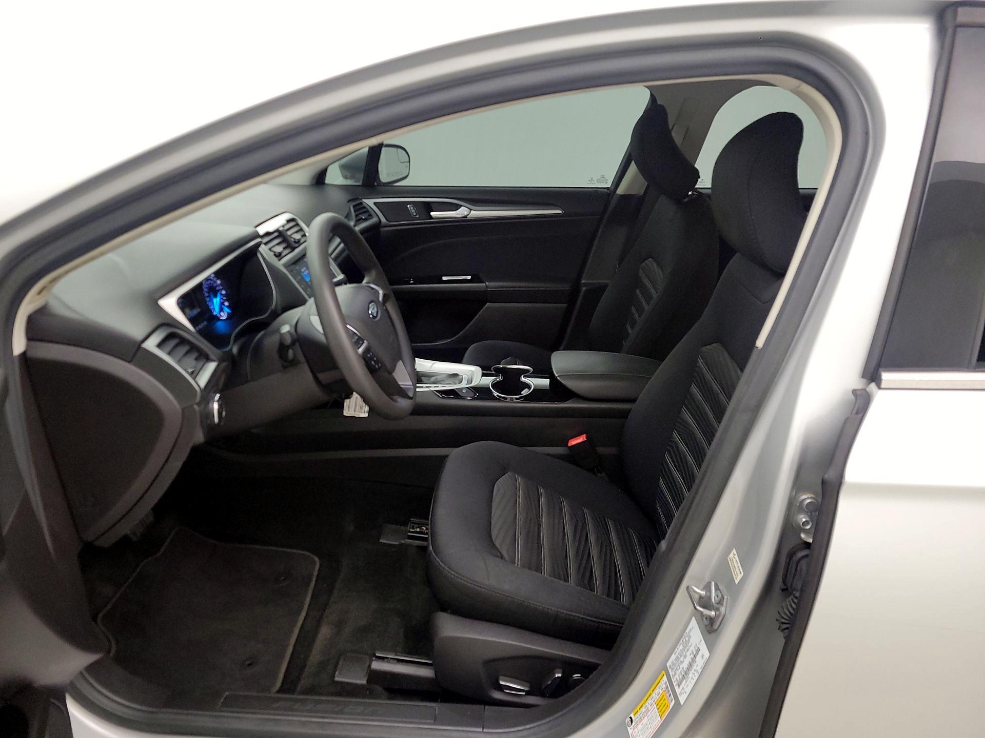 Thumbnail: 2016 Ford Fusion - 11