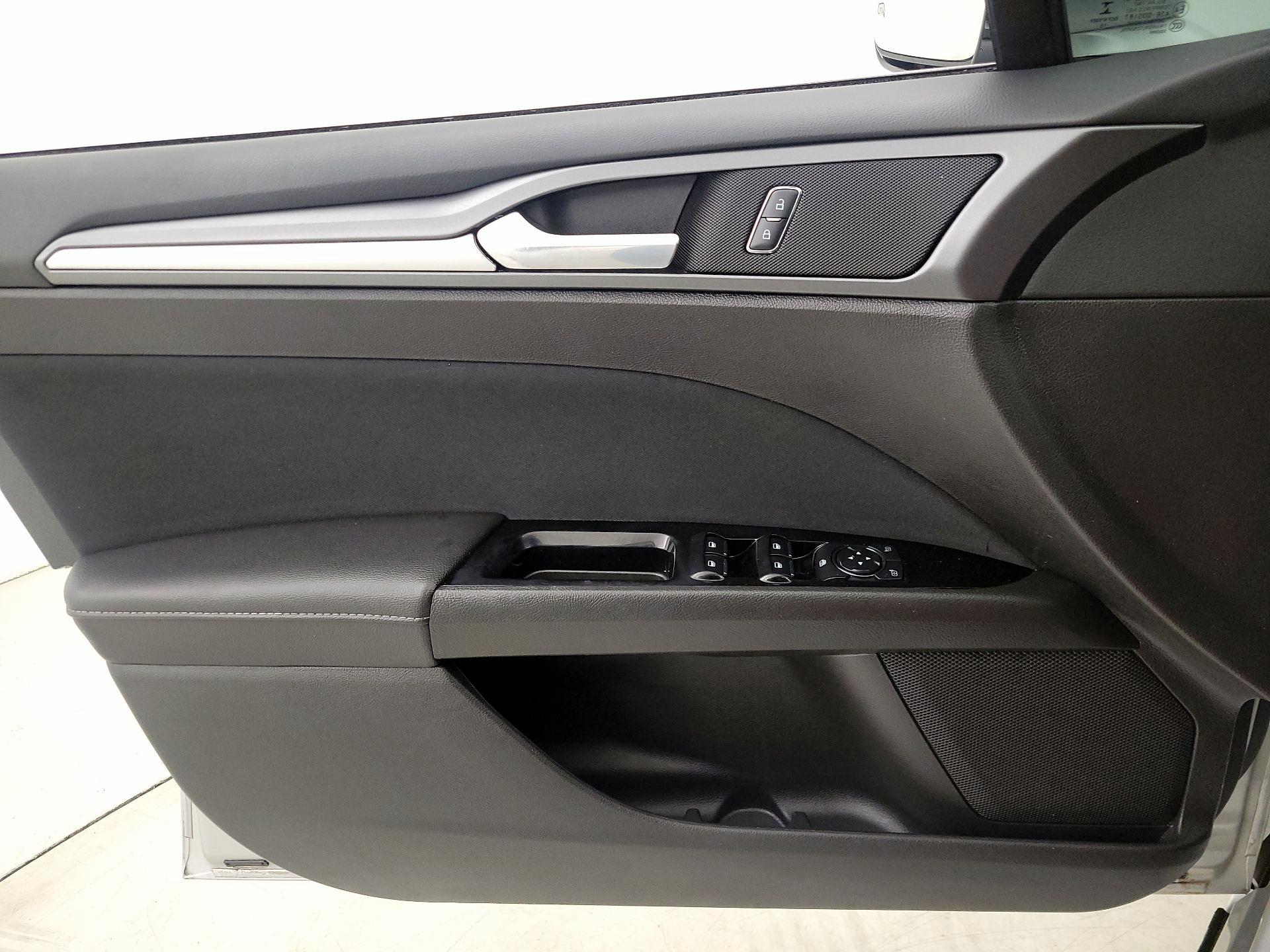 Thumbnail: 2016 Ford Fusion - 12