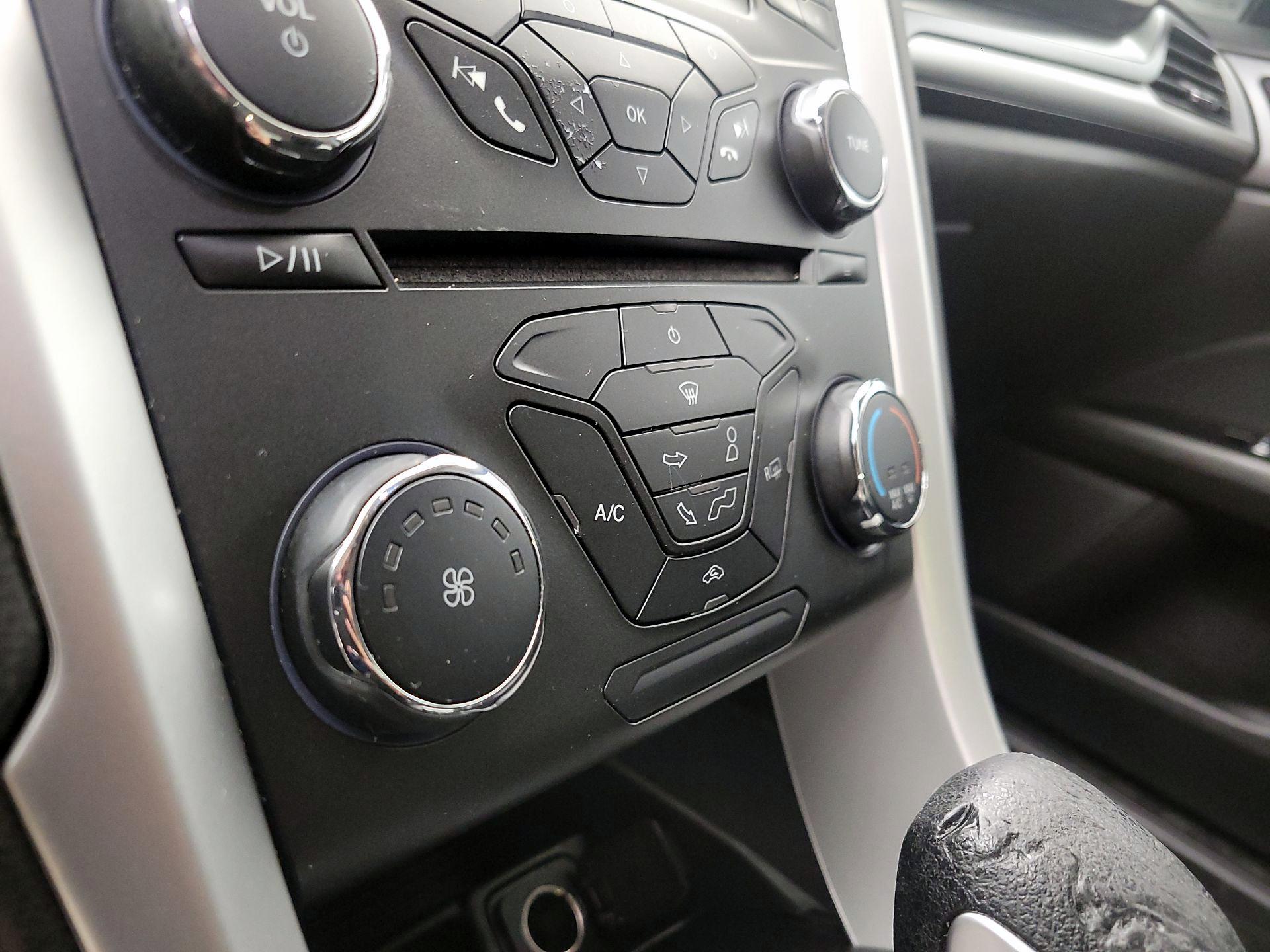 Thumbnail: 2016 Ford Fusion - 16