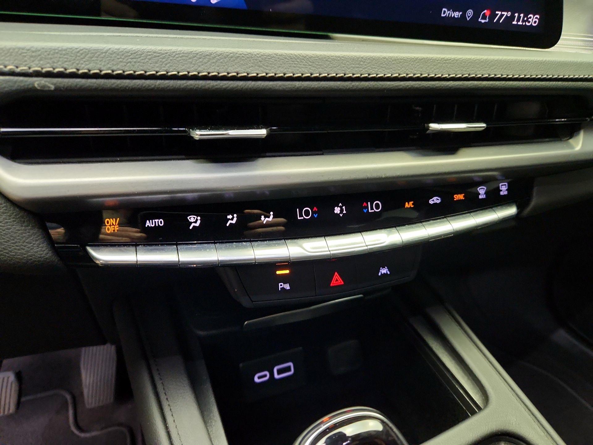Thumbnail: 2024 Cadillac XT4 - 17