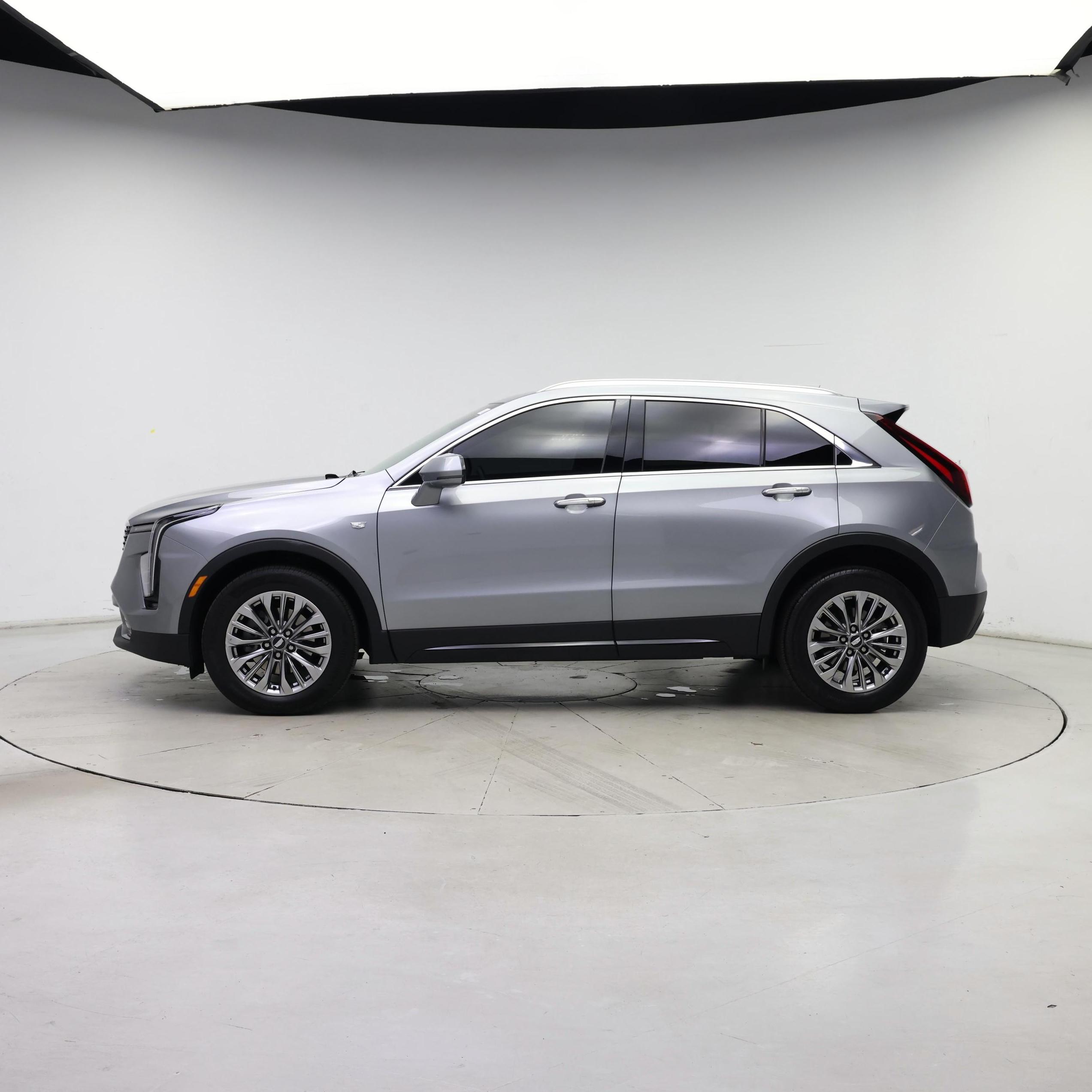 Thumbnail: 2024 Cadillac XT4 - 3