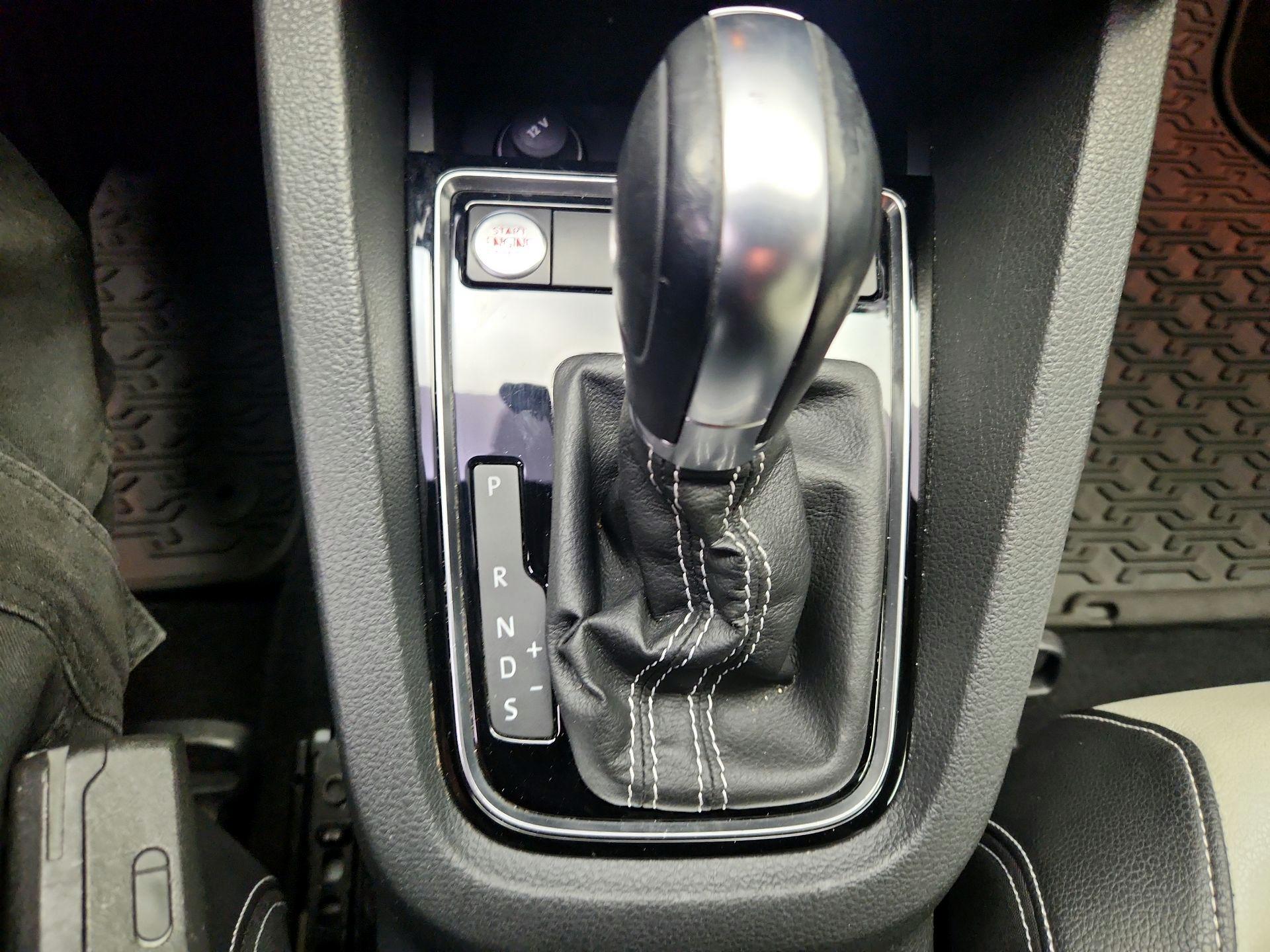 Thumbnail: 2016 Volkswagen Jetta - 18