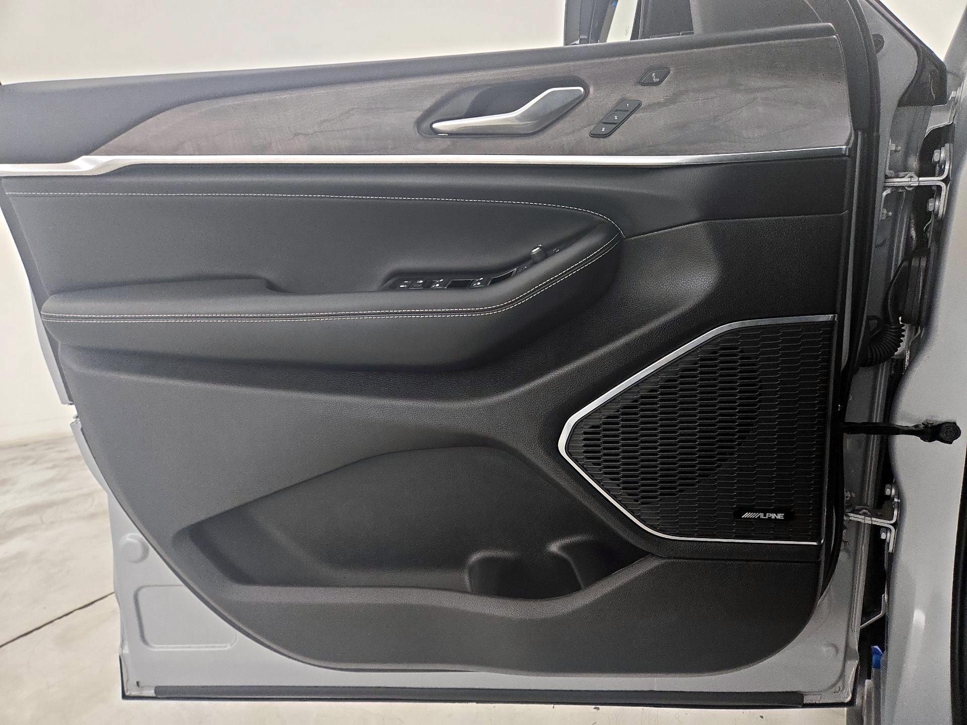 Thumbnail: 2023 Jeep Grand Cherokee - 12