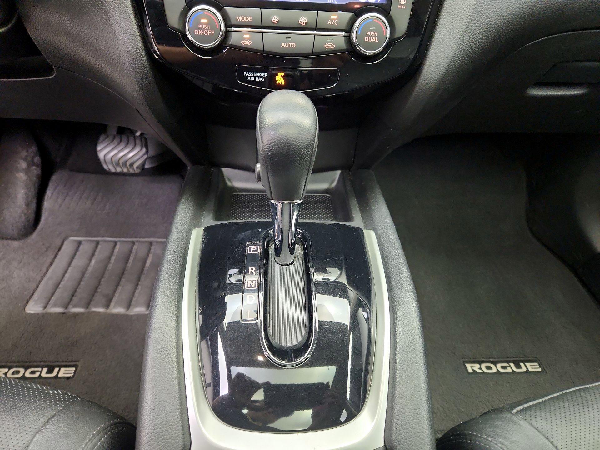 Thumbnail: 2015 Nissan Rogue - 18