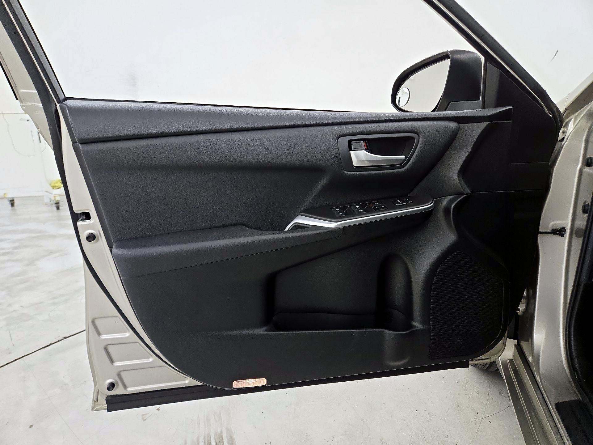Thumbnail: 2017 Toyota Camry - 12