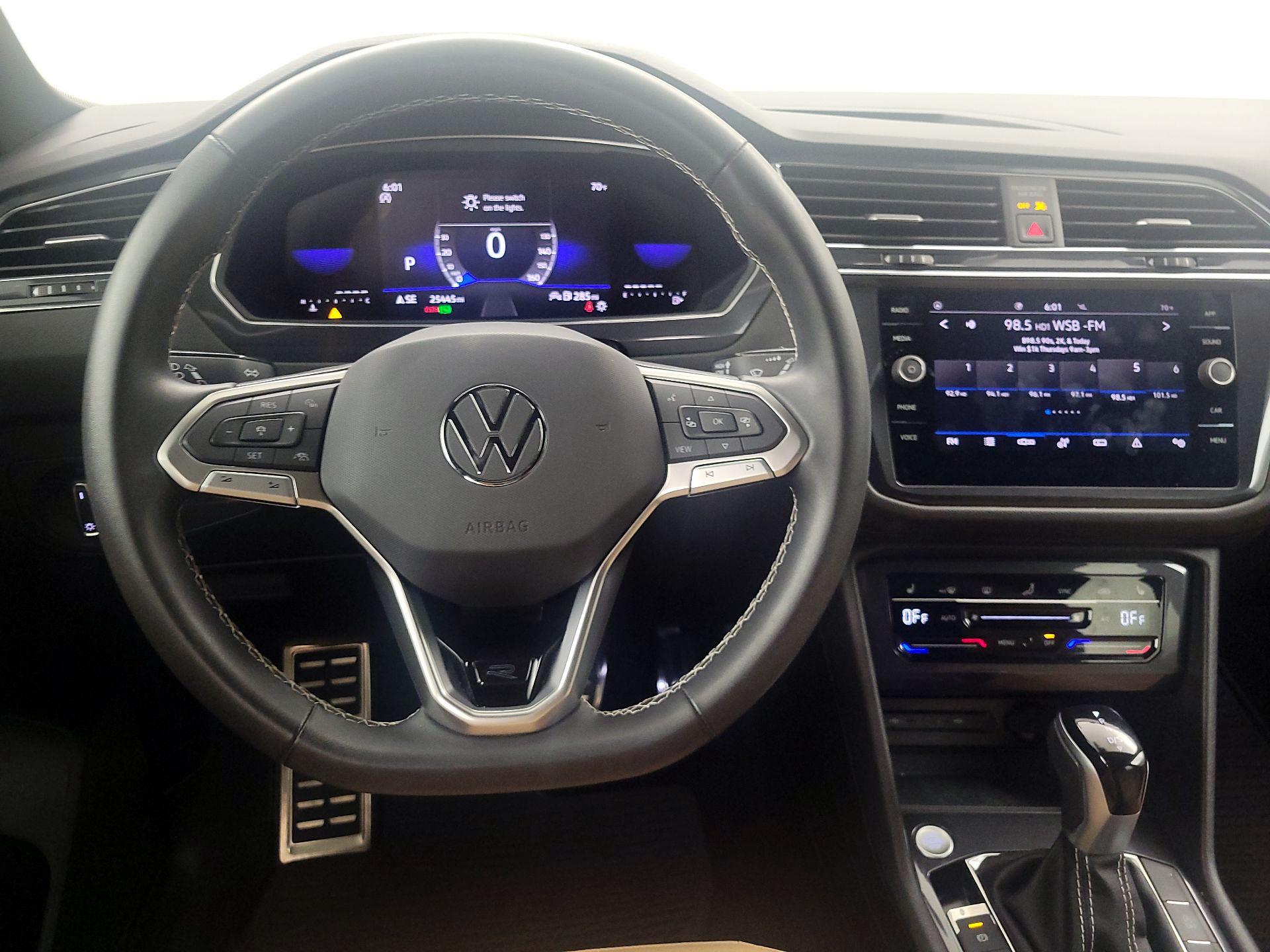 Thumbnail: 2023 Volkswagen Tiguan - 10