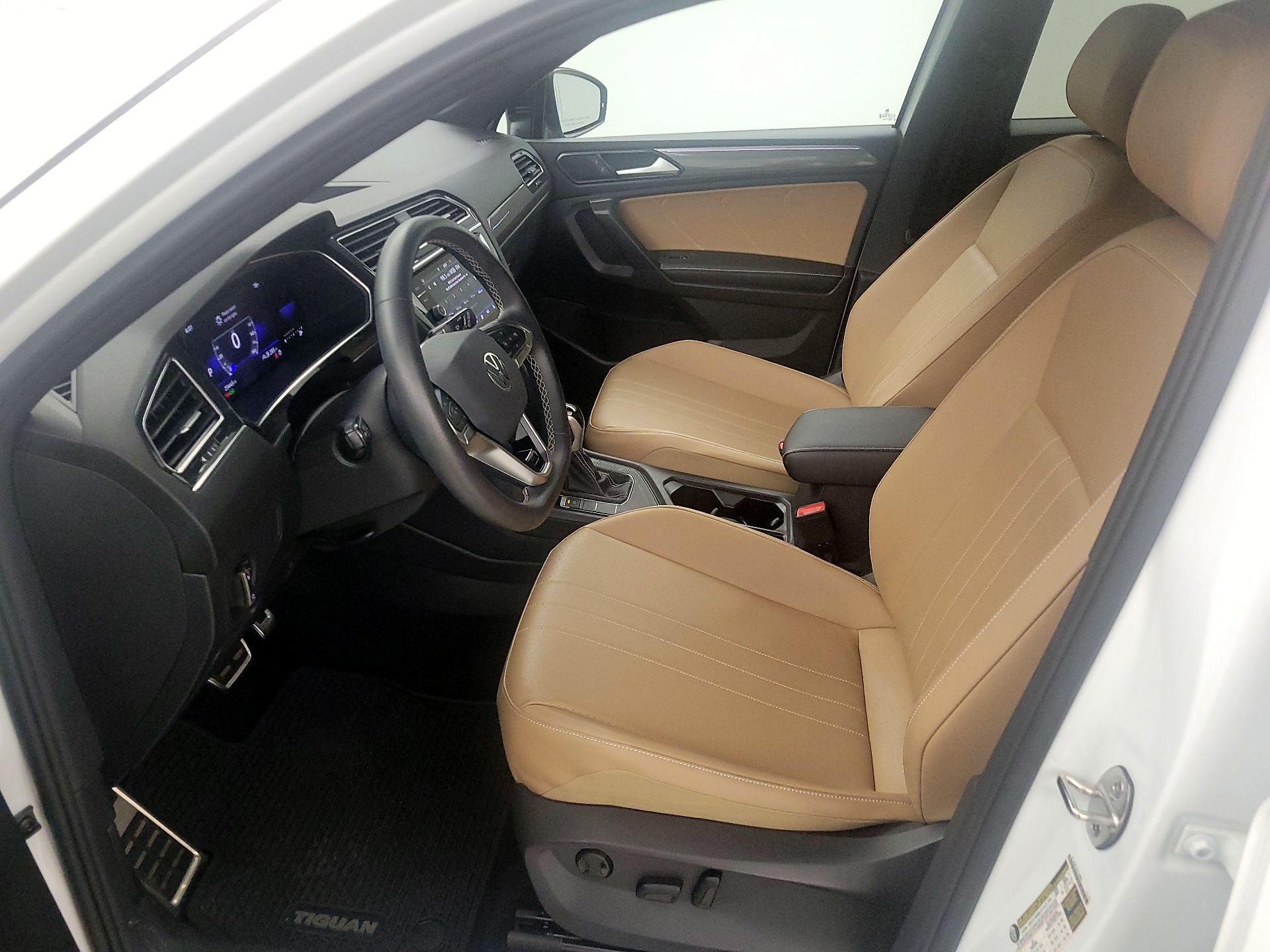 Thumbnail: 2023 Volkswagen Tiguan - 11
