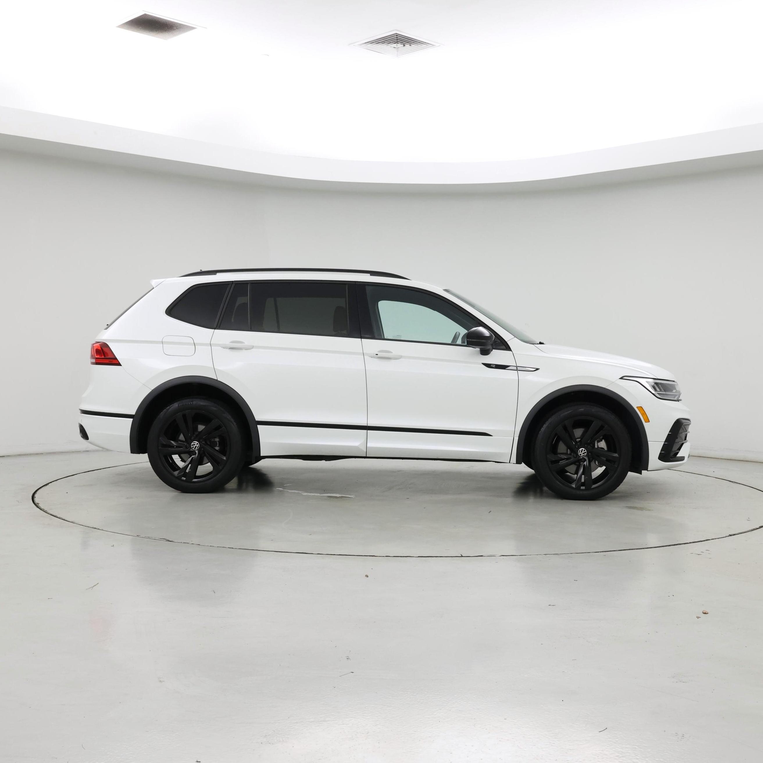 Thumbnail: 2023 Volkswagen Tiguan - 7