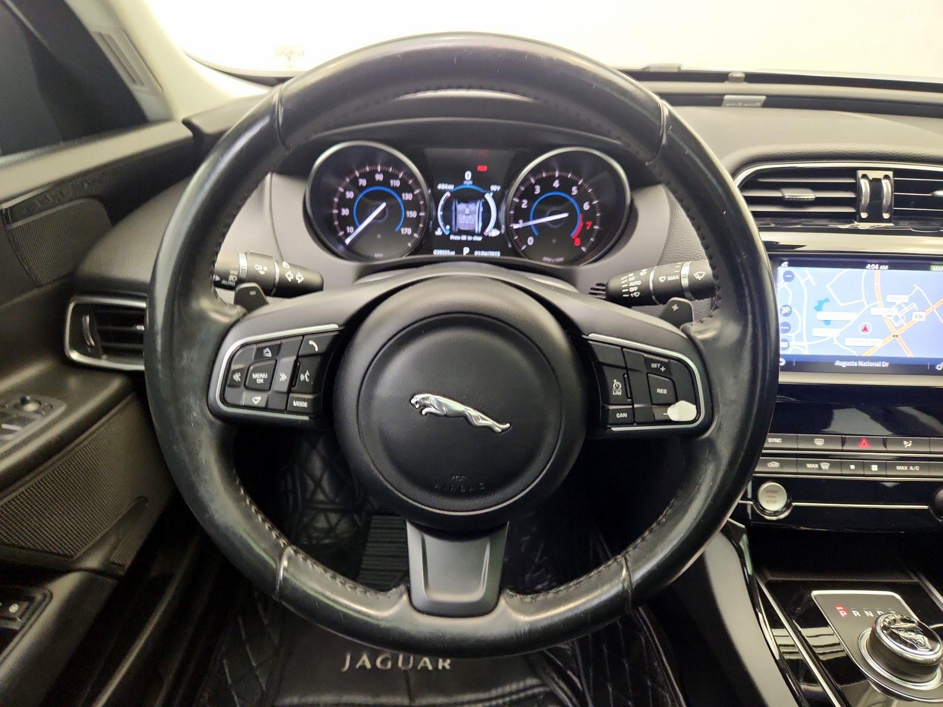 Thumbnail: 2017 Jaguar XE - 10