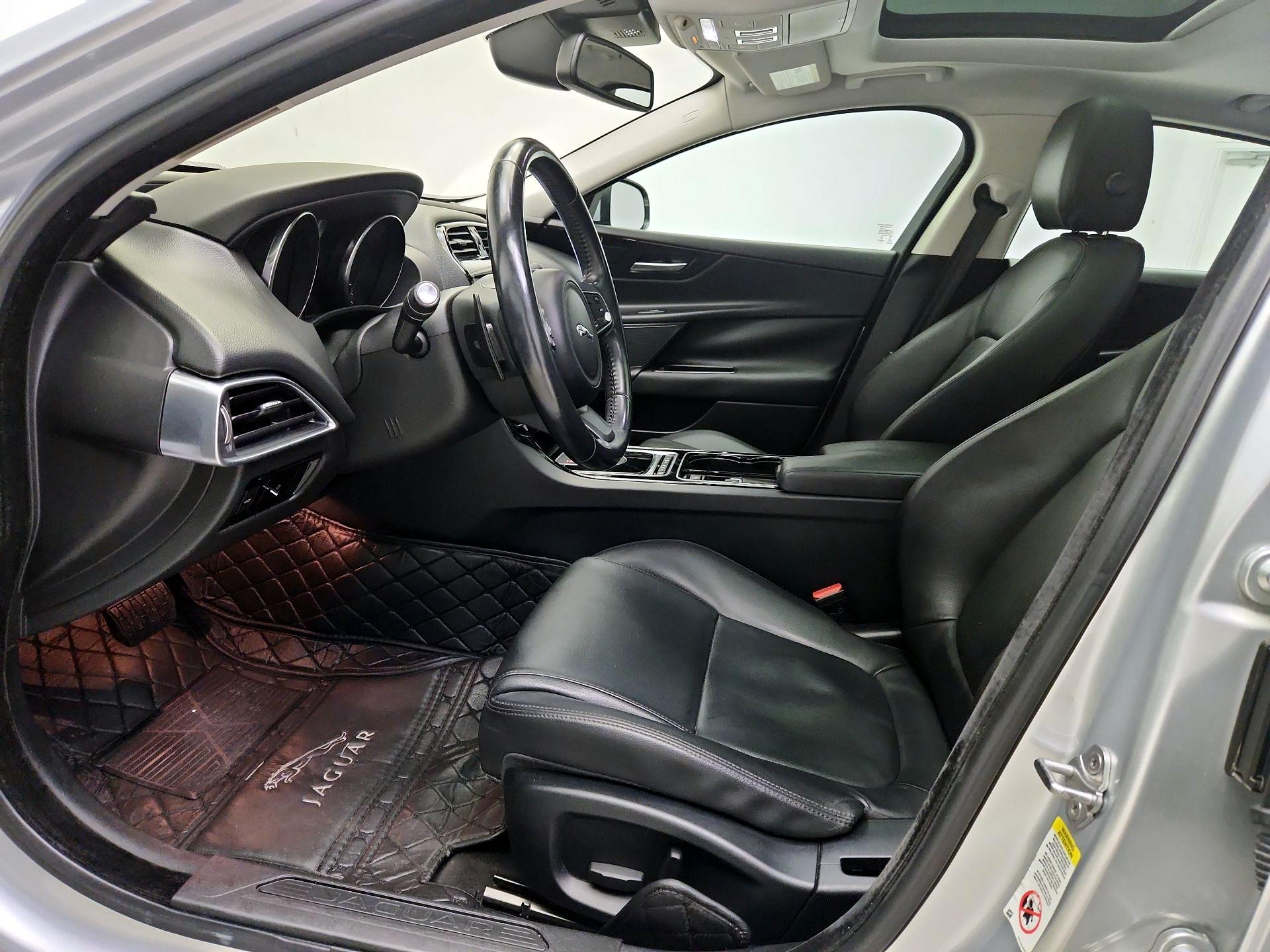Thumbnail: 2017 Jaguar XE - 11