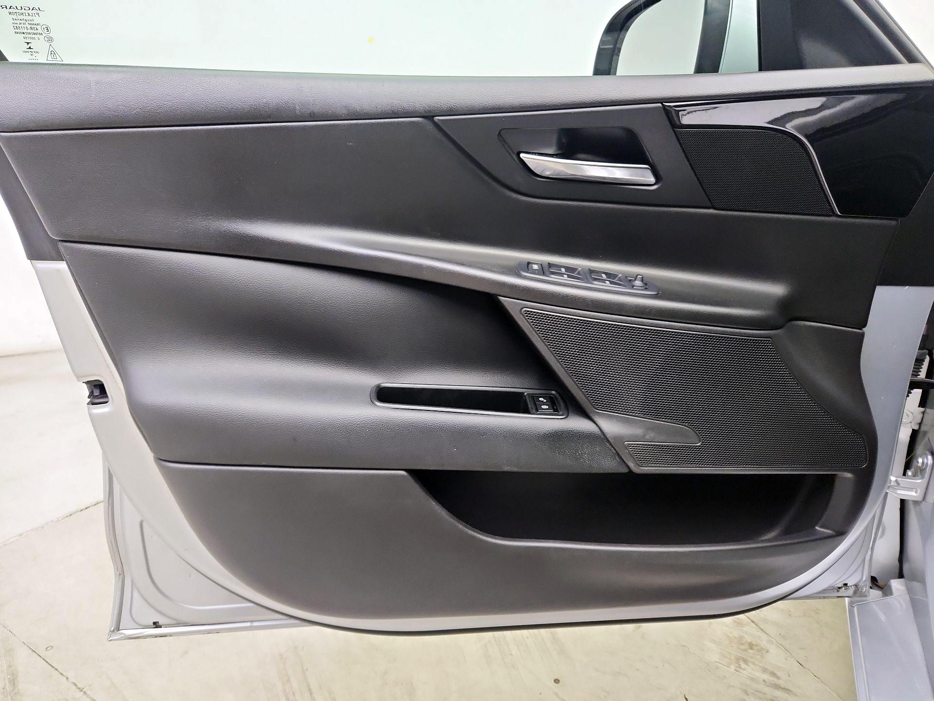 Thumbnail: 2017 Jaguar XE - 12